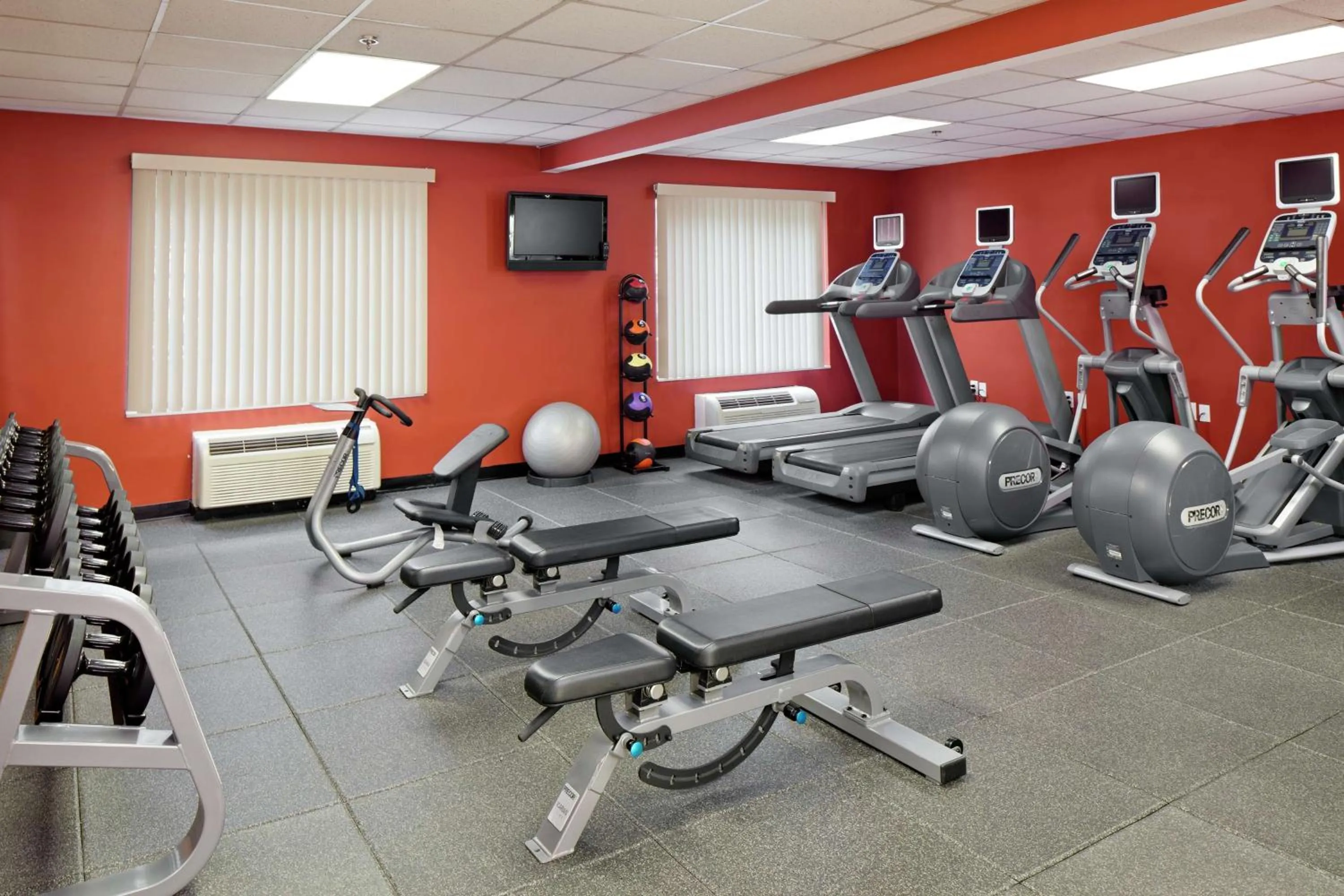 Fitness centre/facilities in DoubleTree by Hilton Mahwah