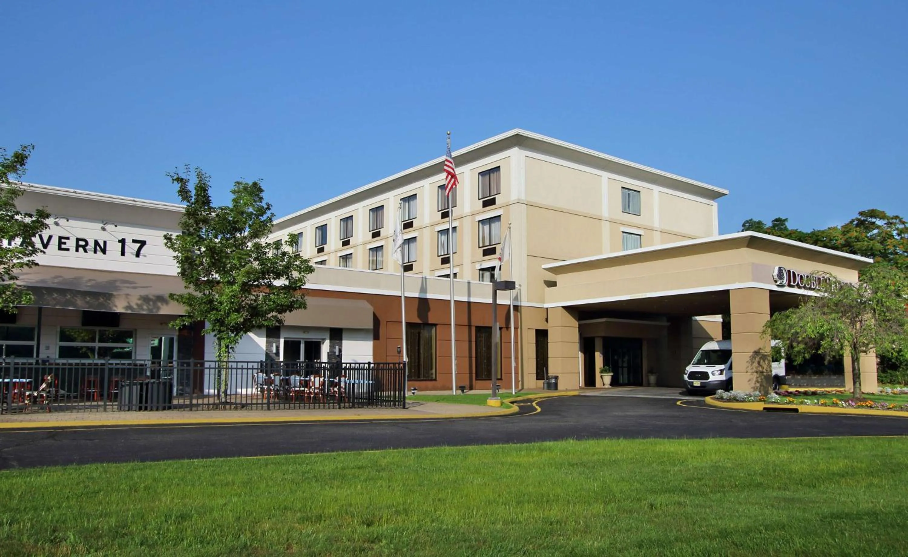 Property building in DoubleTree by Hilton Mahwah