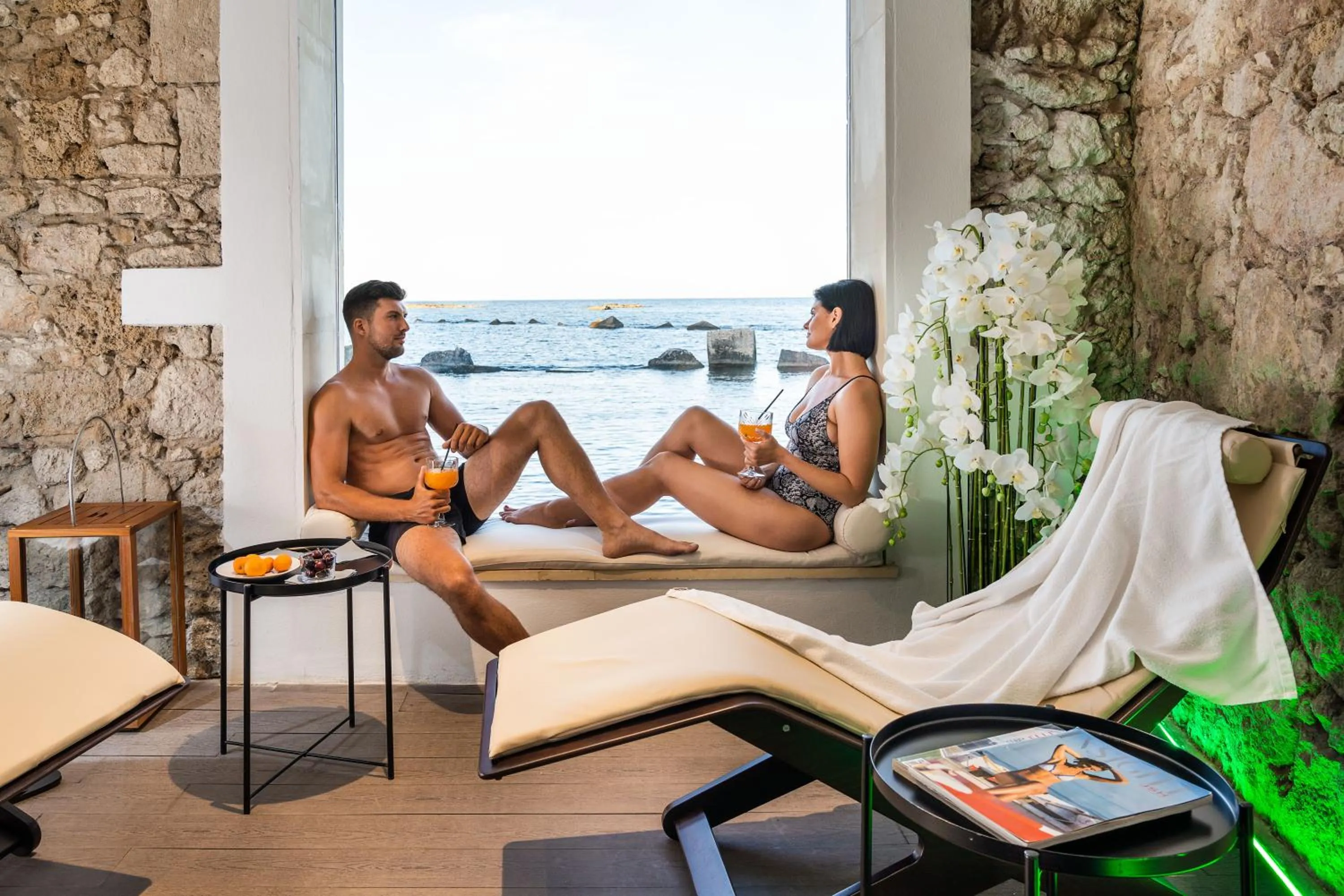 Hot Tub in Re Dionisio Luxury Suites