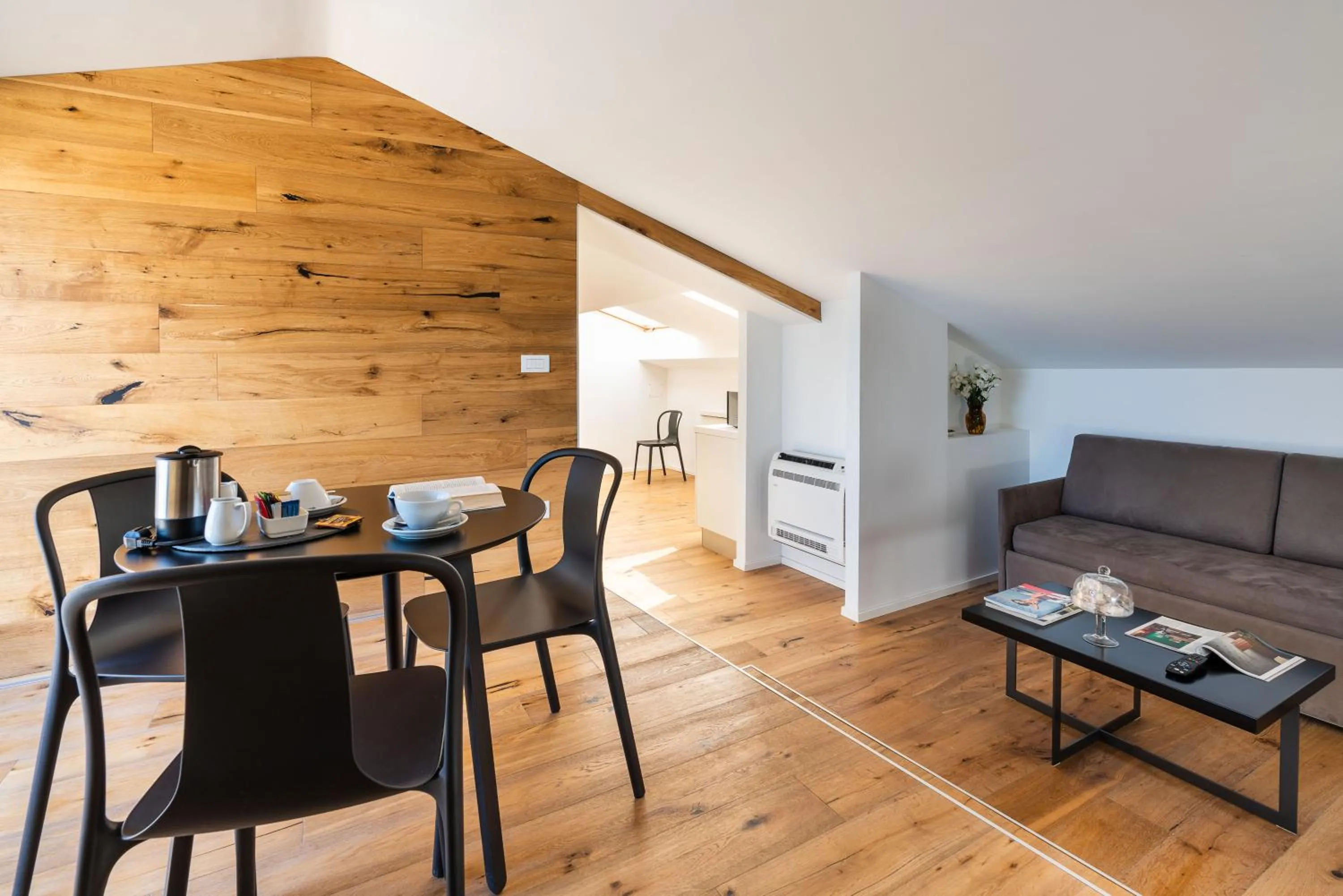 Coffee/tea facilities in Re Dionisio Luxury Suites