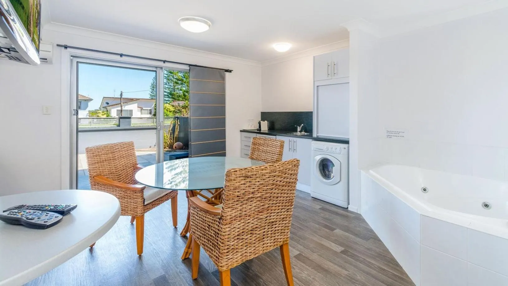 Kitchen or kitchenette in Adrift Apartments Yamba
