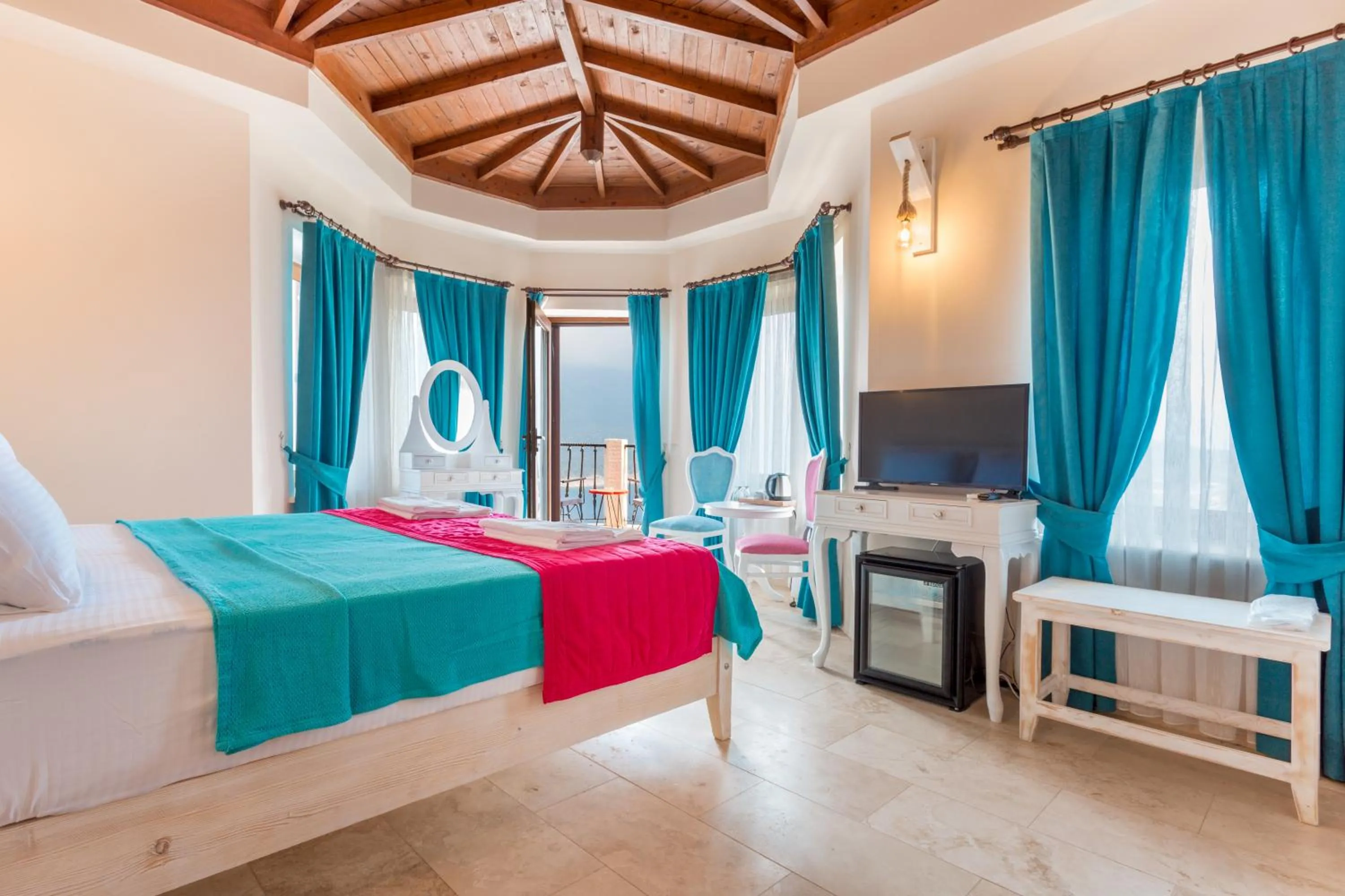 Photo of the whole room, Bed in Hillcity Hotel