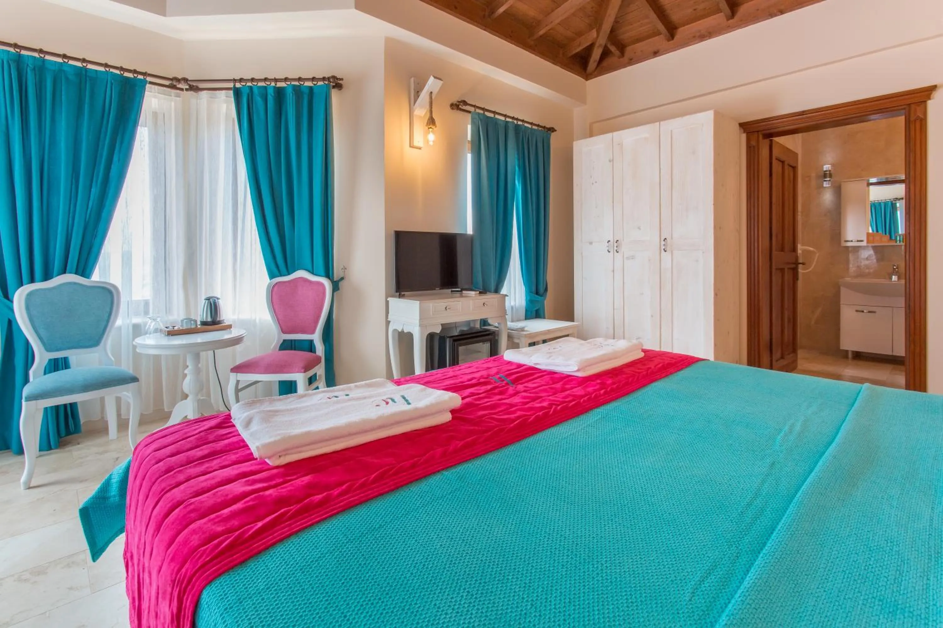 Photo of the whole room, Bed in Hillcity Hotel