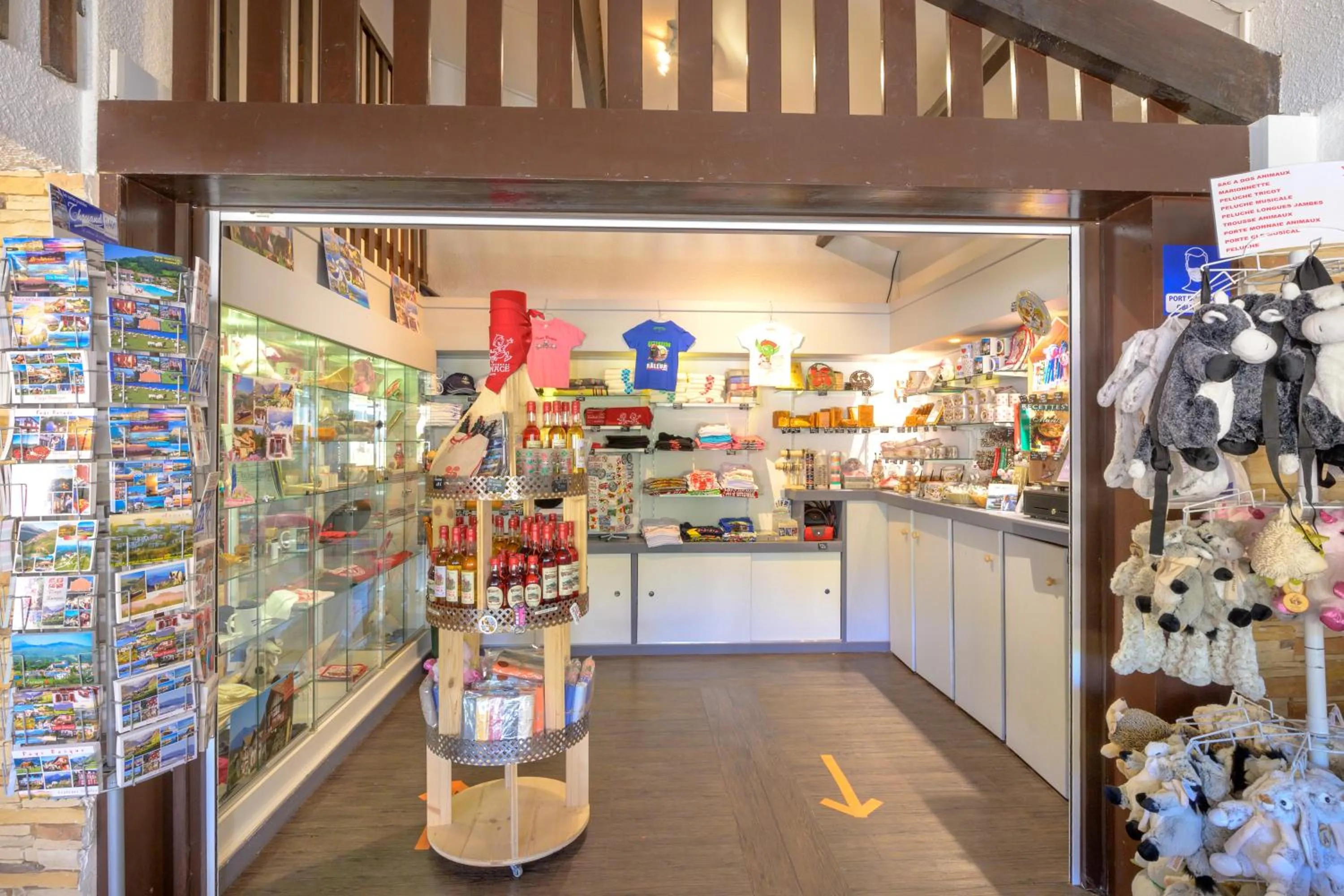 On-site shops in Village Club Le Saint Ignace