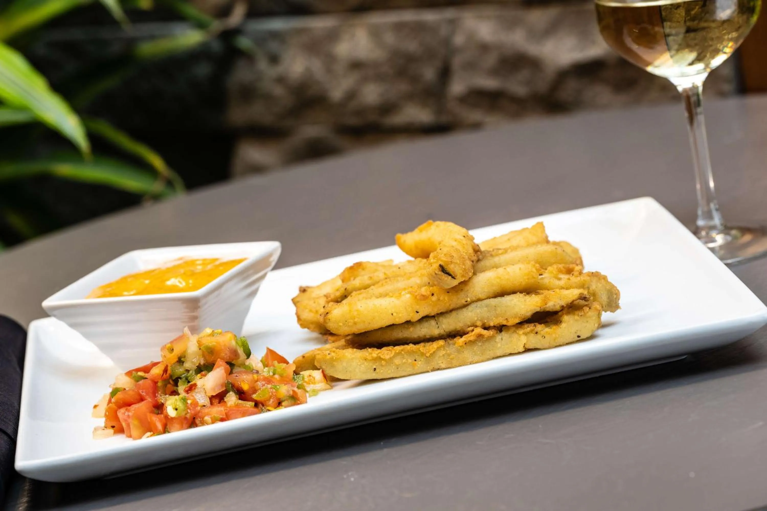 Restaurant/places to eat in Embassy Suites by Hilton Bloomington/Minneapolis