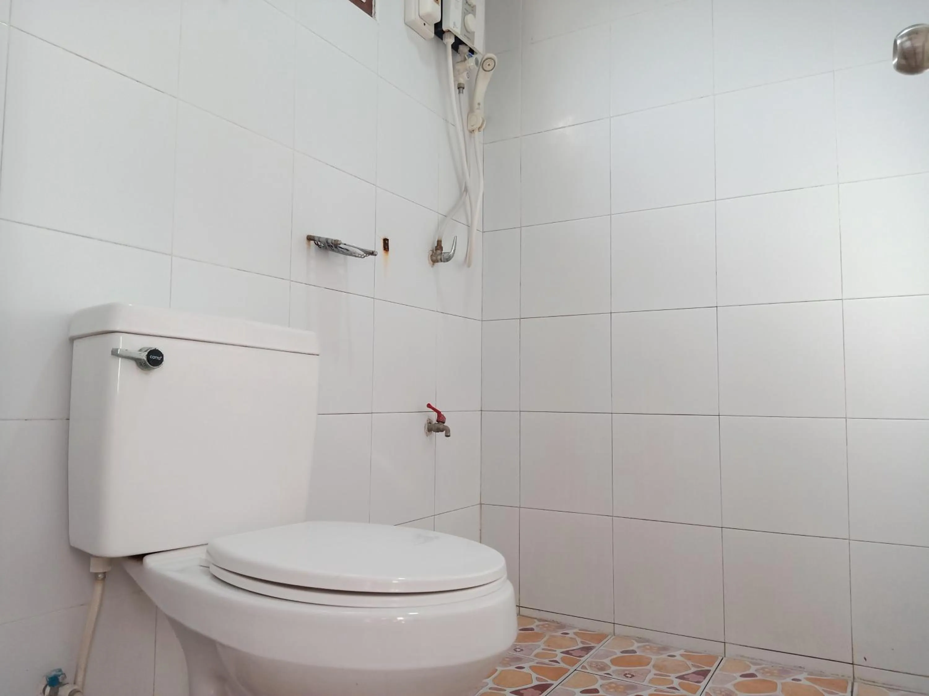 Shower in Phumchan Place Hotel