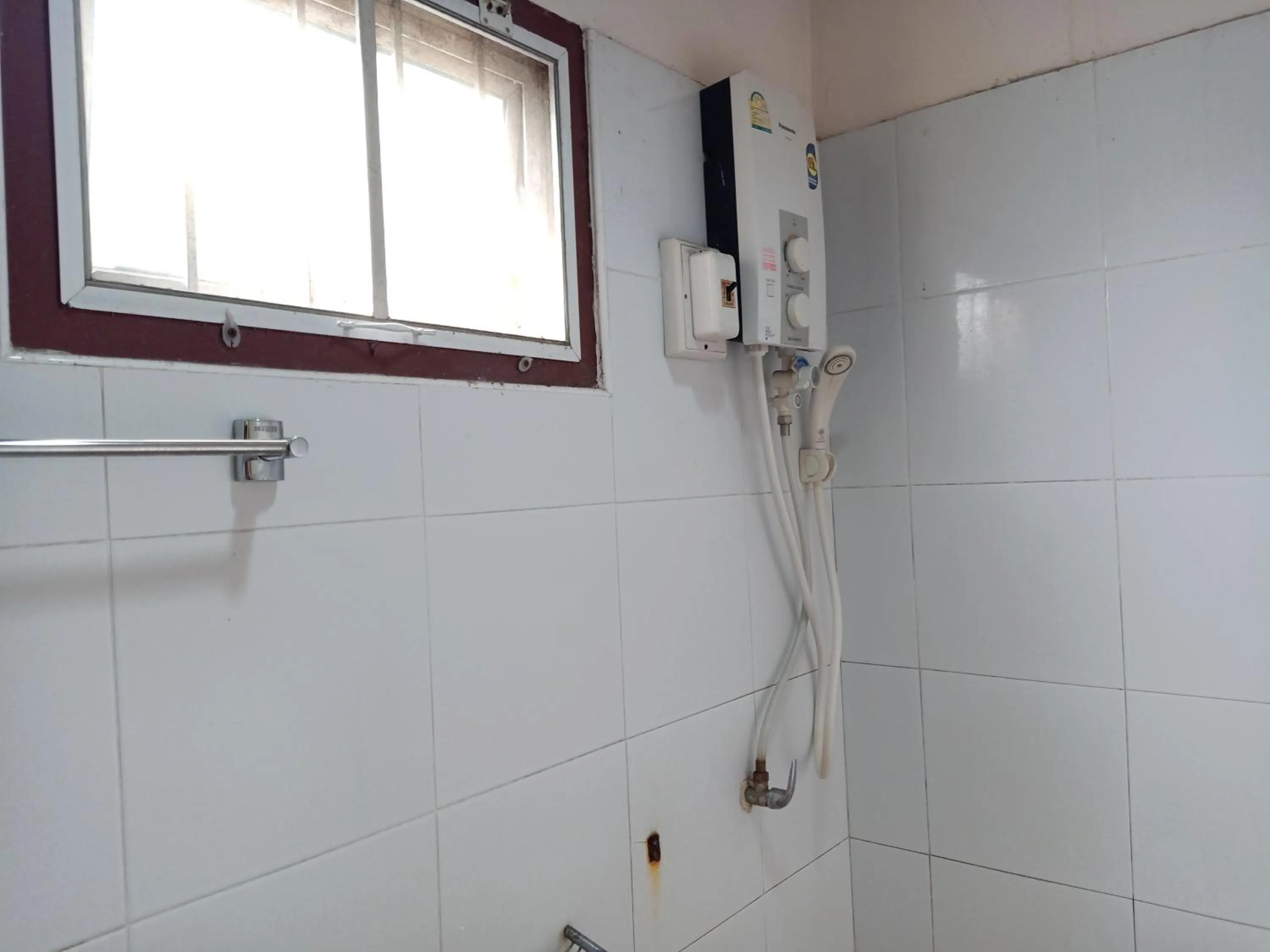 Shower in Phumchan Place Hotel