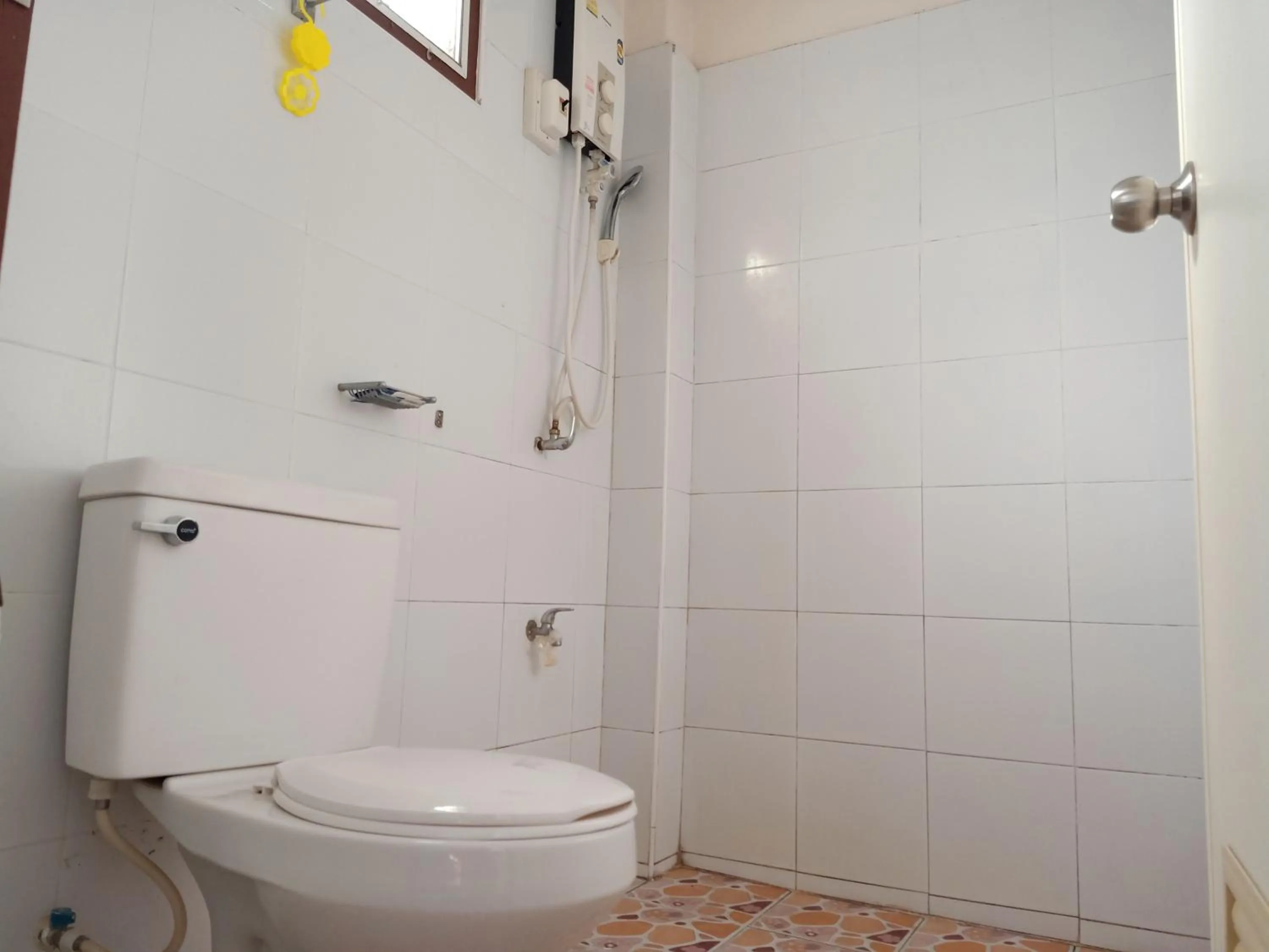 Toilet in Phumchan Place Hotel