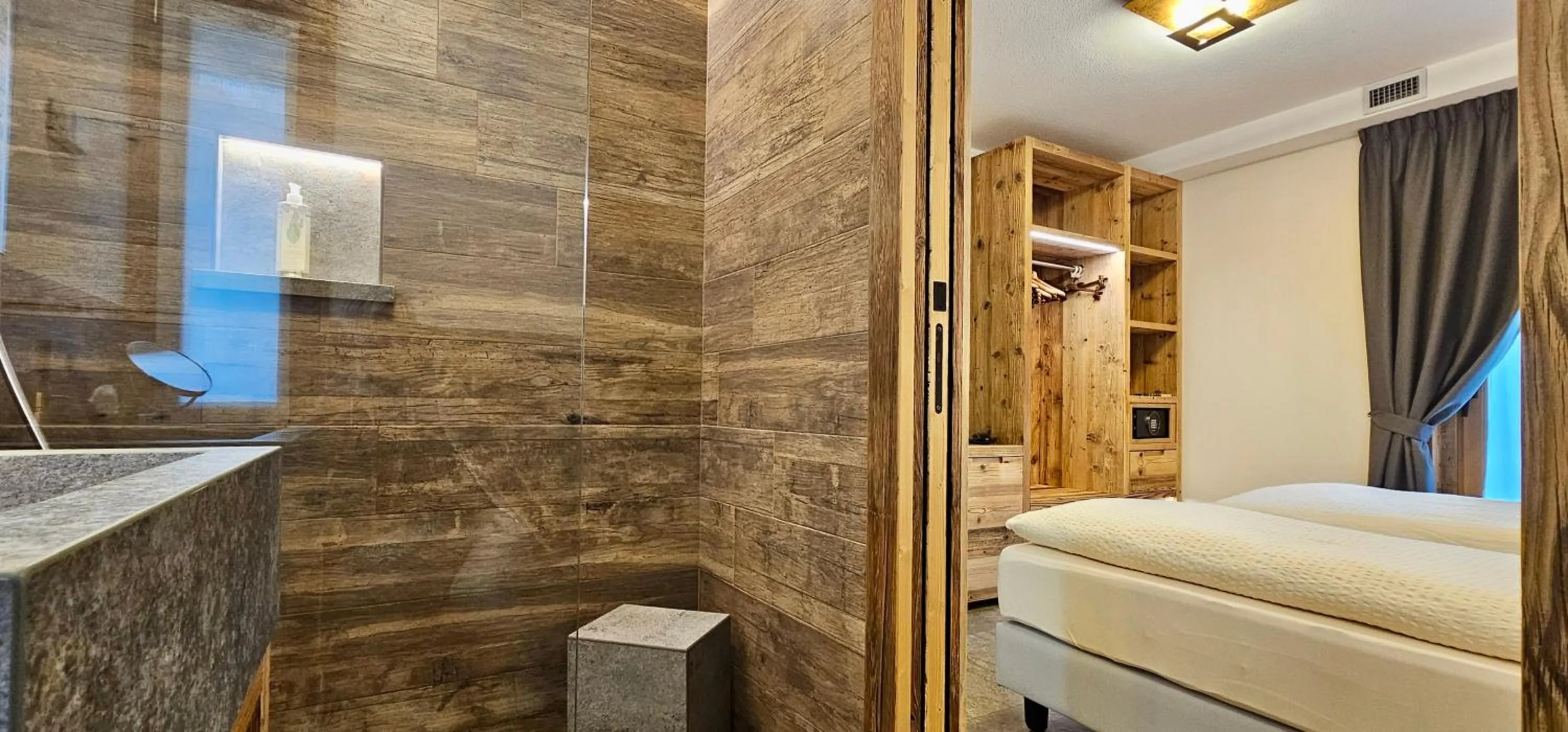 Shower in Albergo Alpenrose