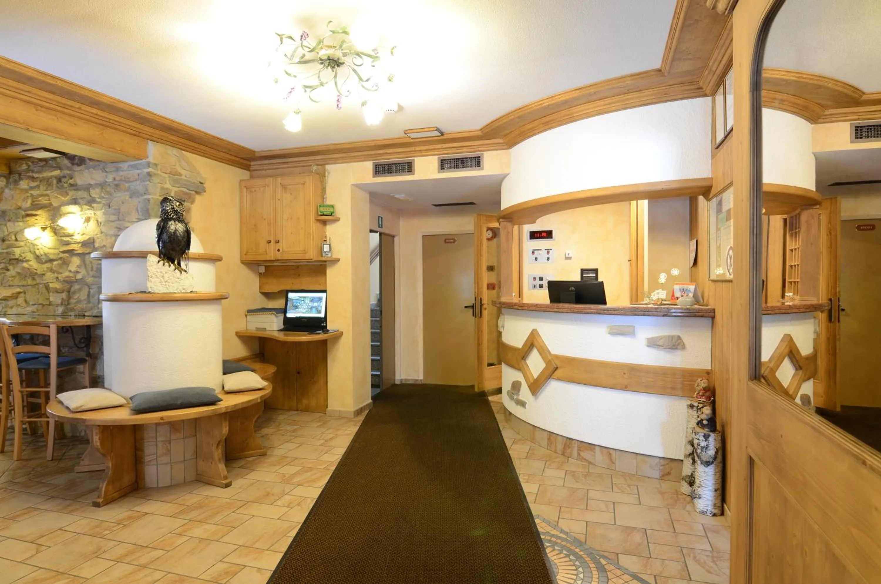 Lobby or reception in Albergo Alpenrose