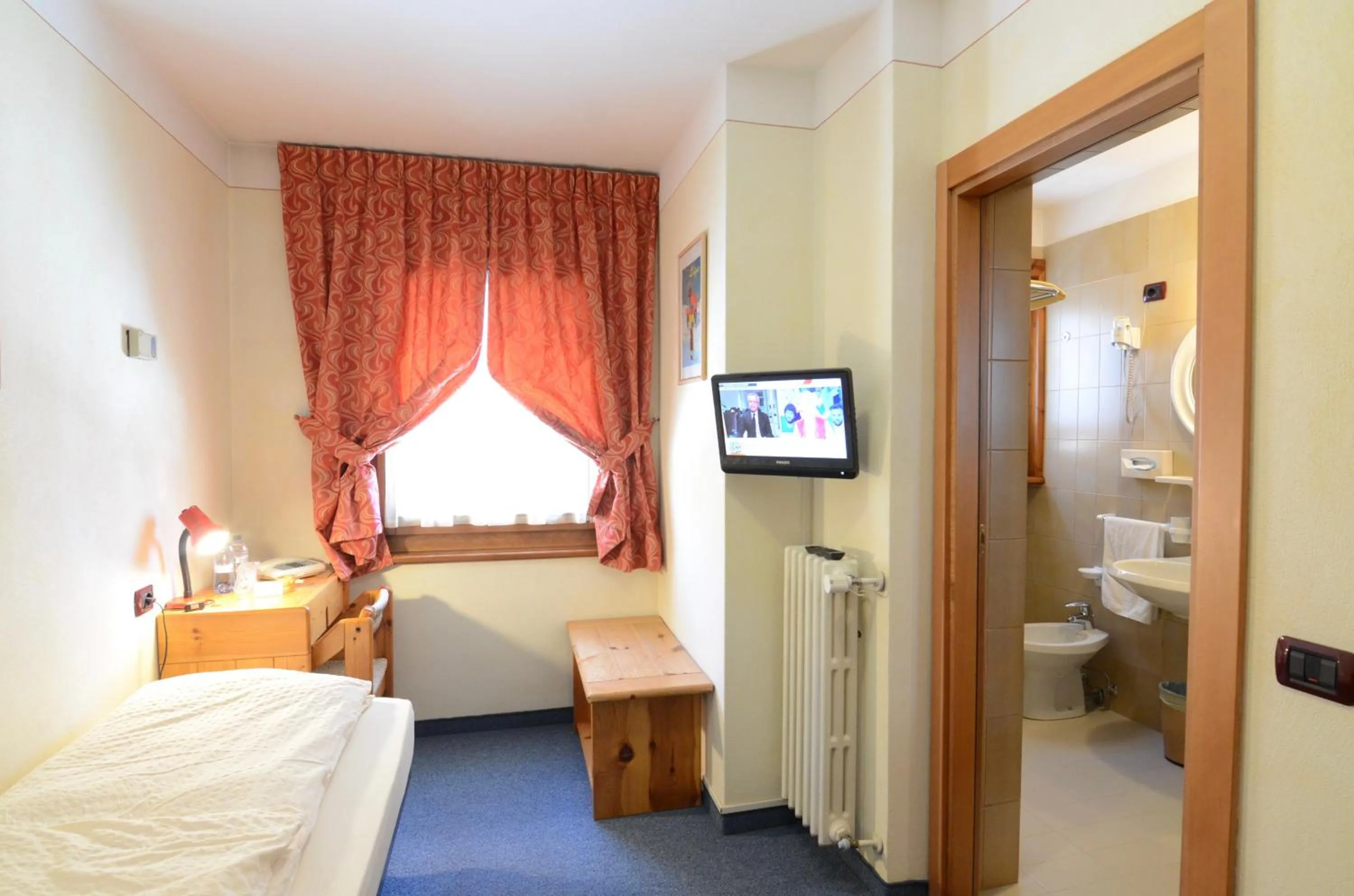 Photo of the whole room, Bed in Albergo Alpenrose