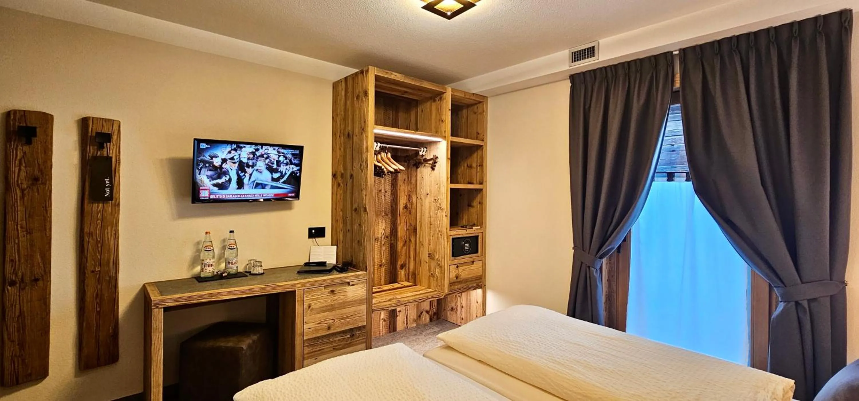 Bedroom, Bed in Albergo Alpenrose