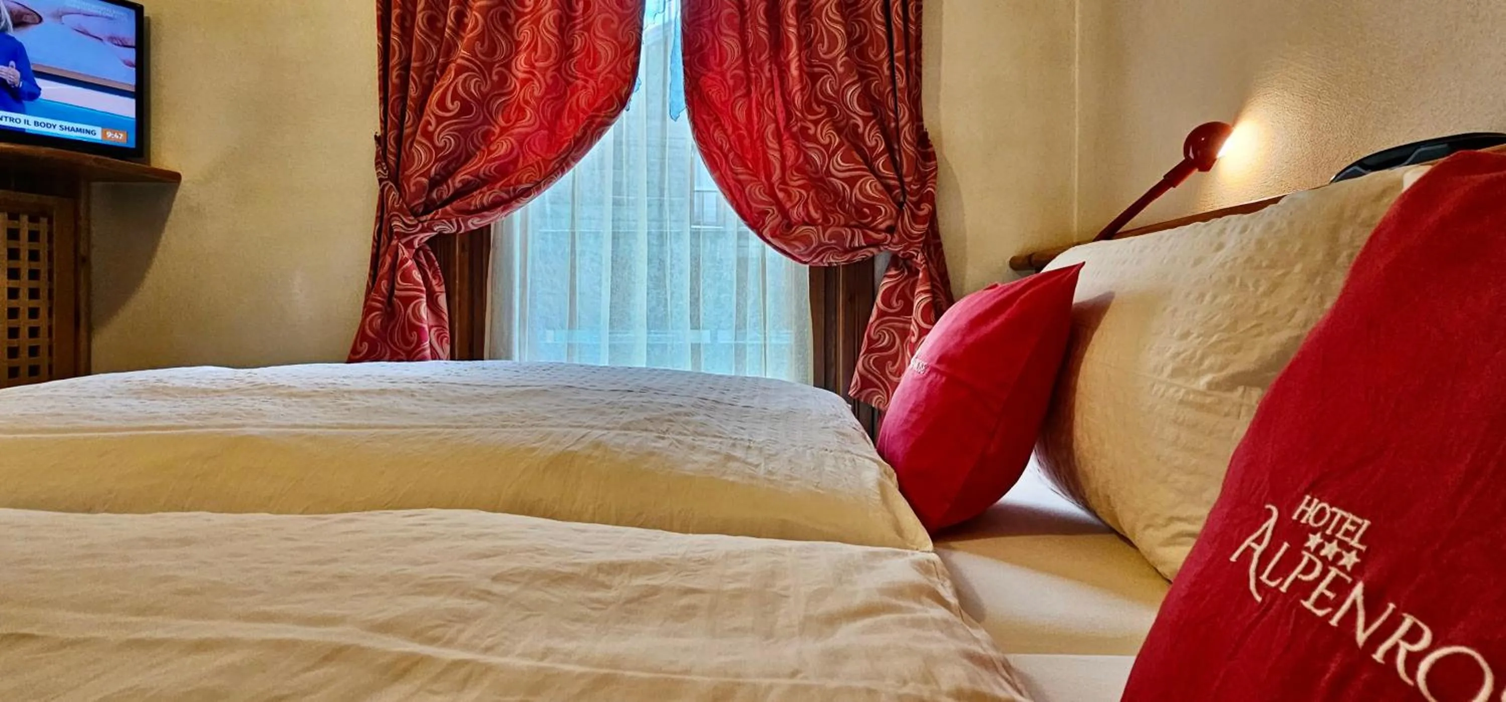 Bedroom, Bed in Albergo Alpenrose