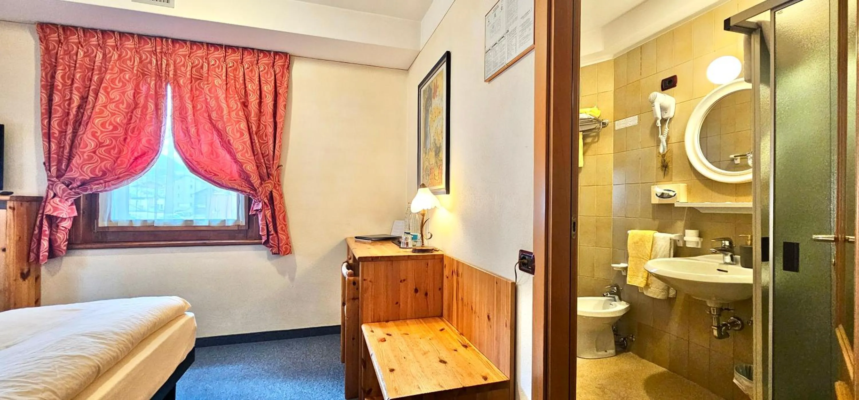 Bedroom in Albergo Alpenrose