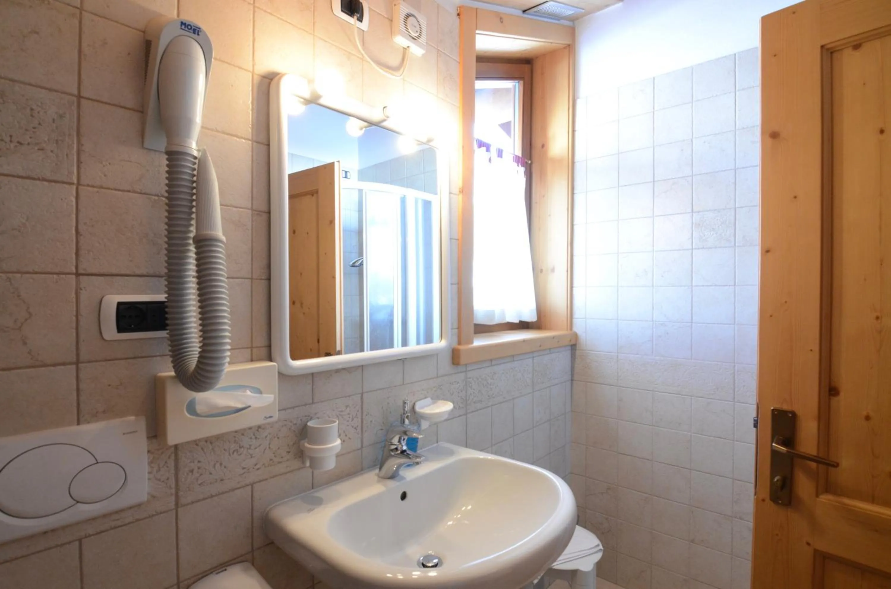 Bathroom in Albergo Alpenrose