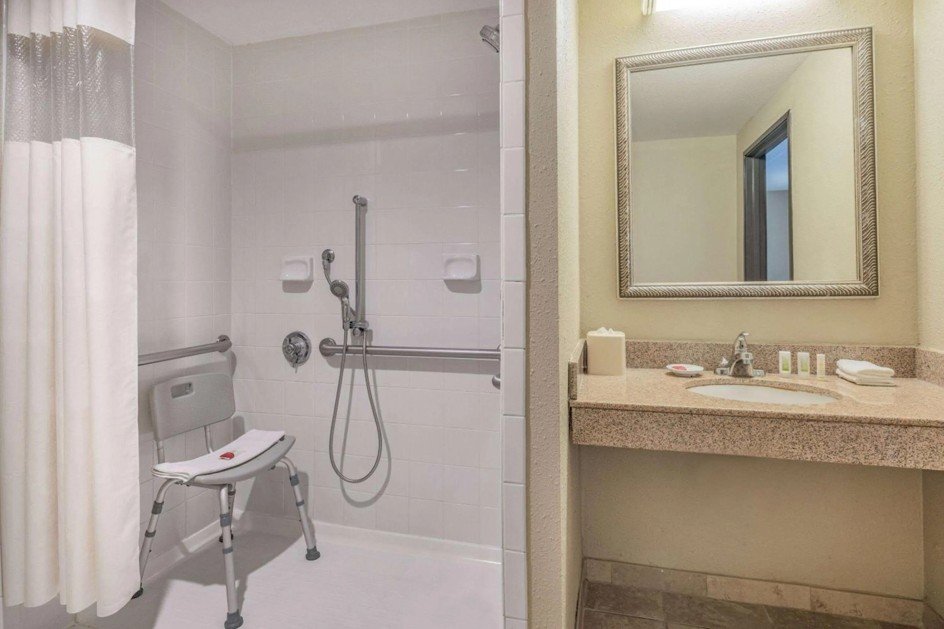 Shower in La Quinta by Wyndham Minneapolis-Minnetonka