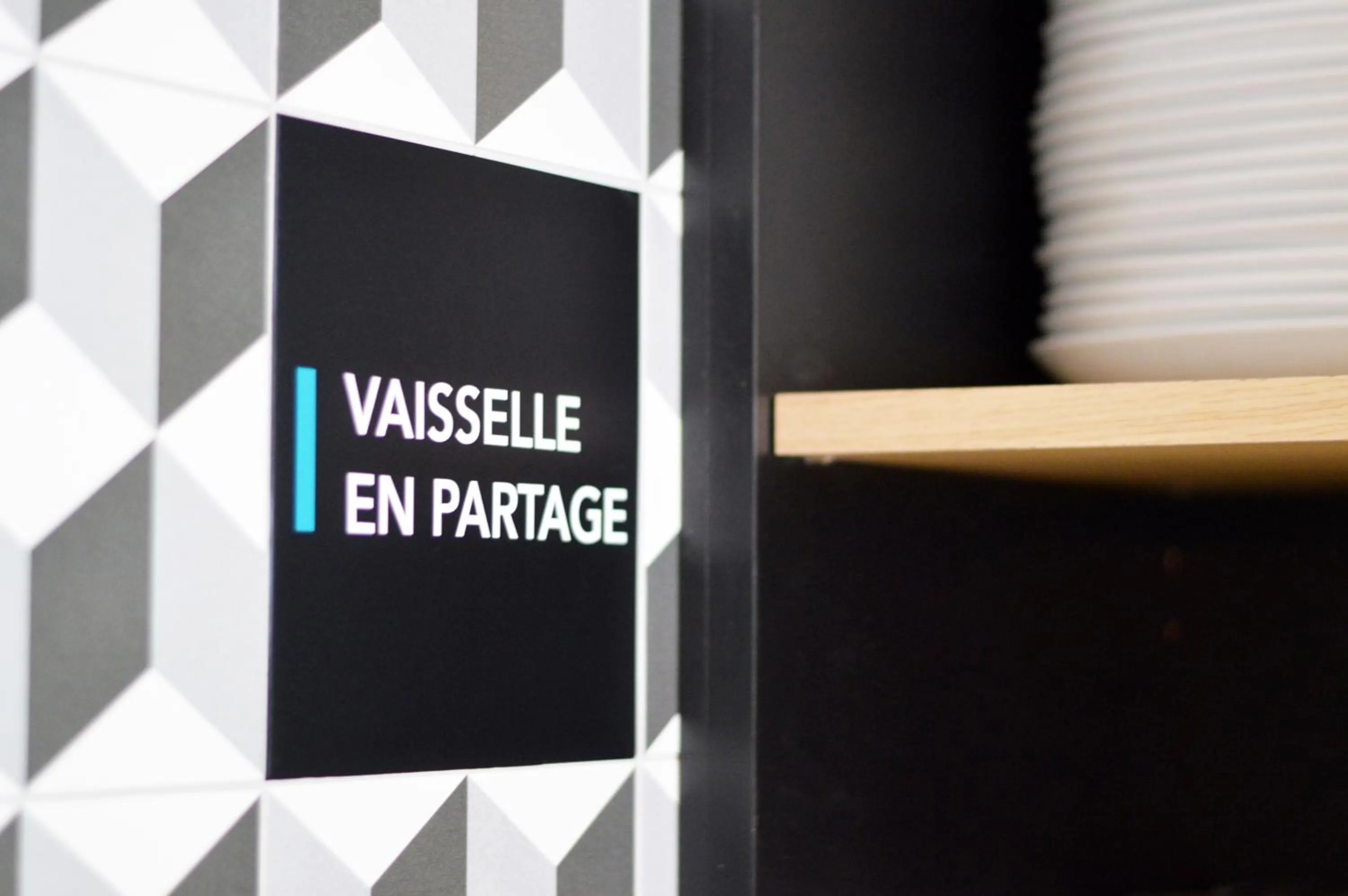 Communal kitchen in Résidence Little Sévigné