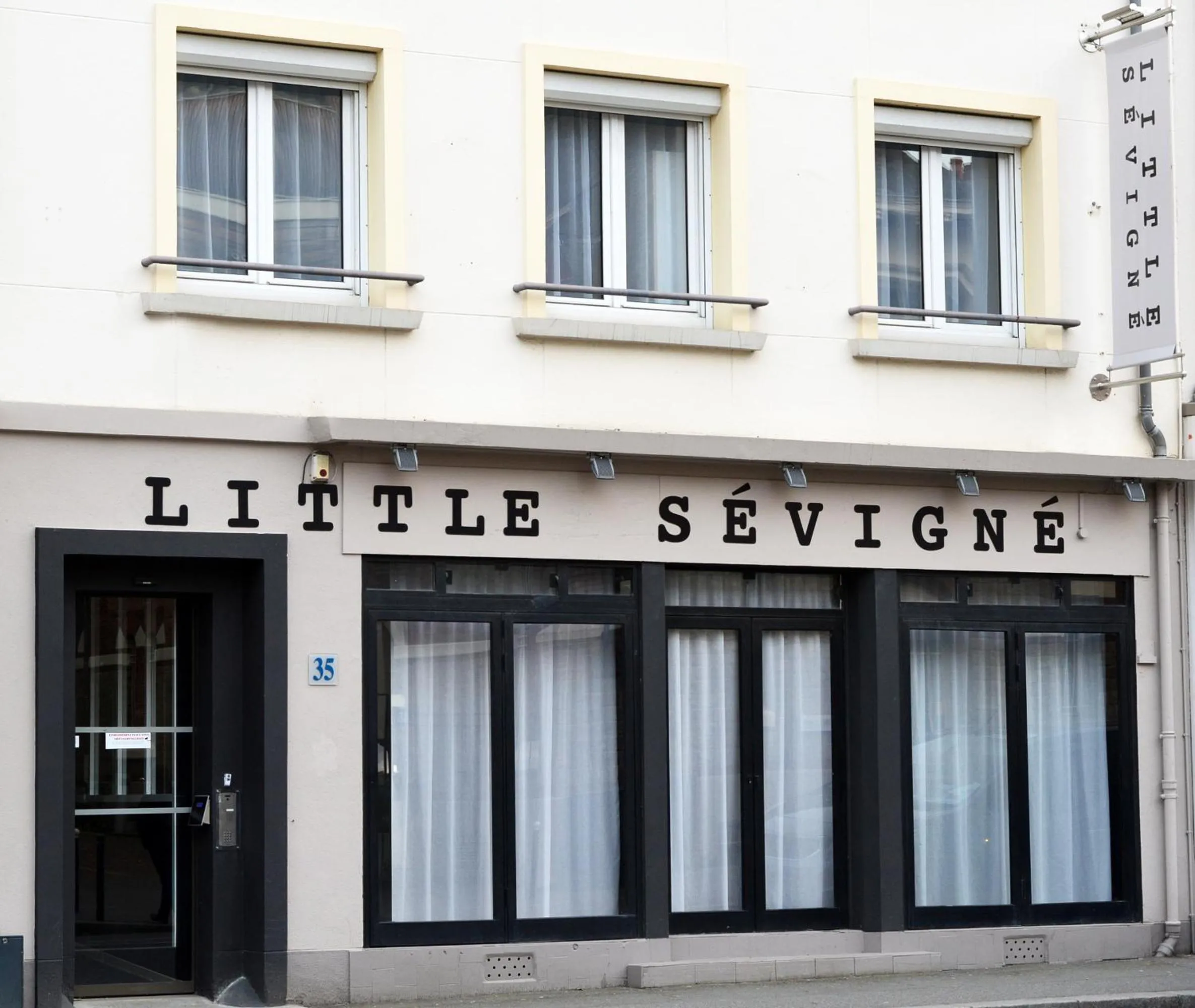 Facade/entrance in Résidence Little Sévigné