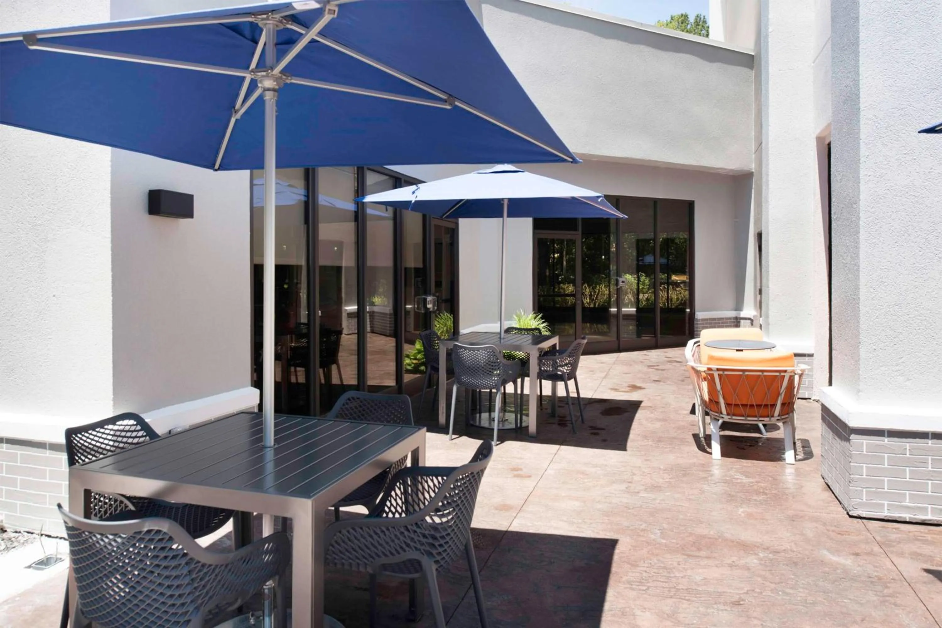 Patio in Hampton Inn Northwood