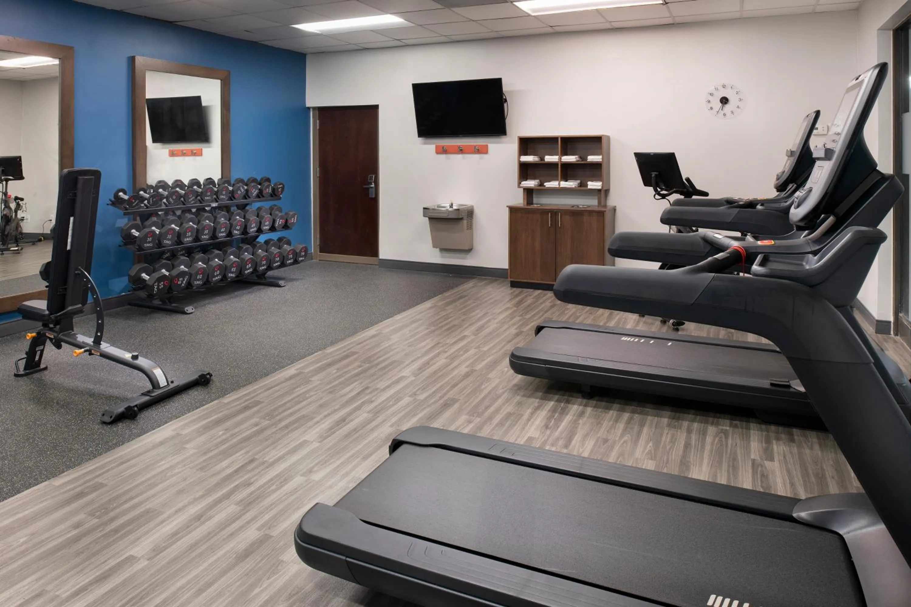 Fitness centre/facilities in Hampton Inn Northwood