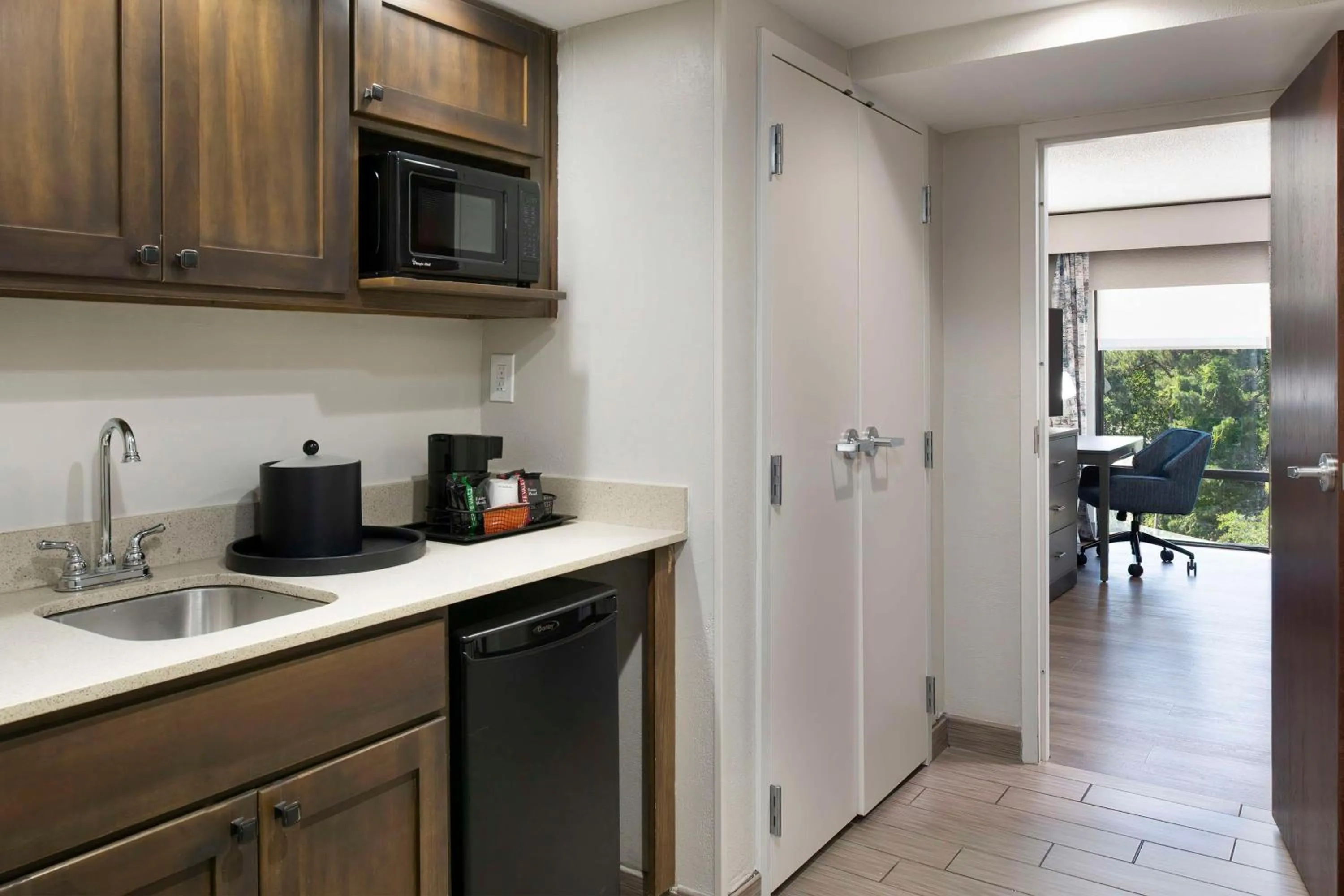 Kitchen or kitchenette in Hampton Inn Northwood