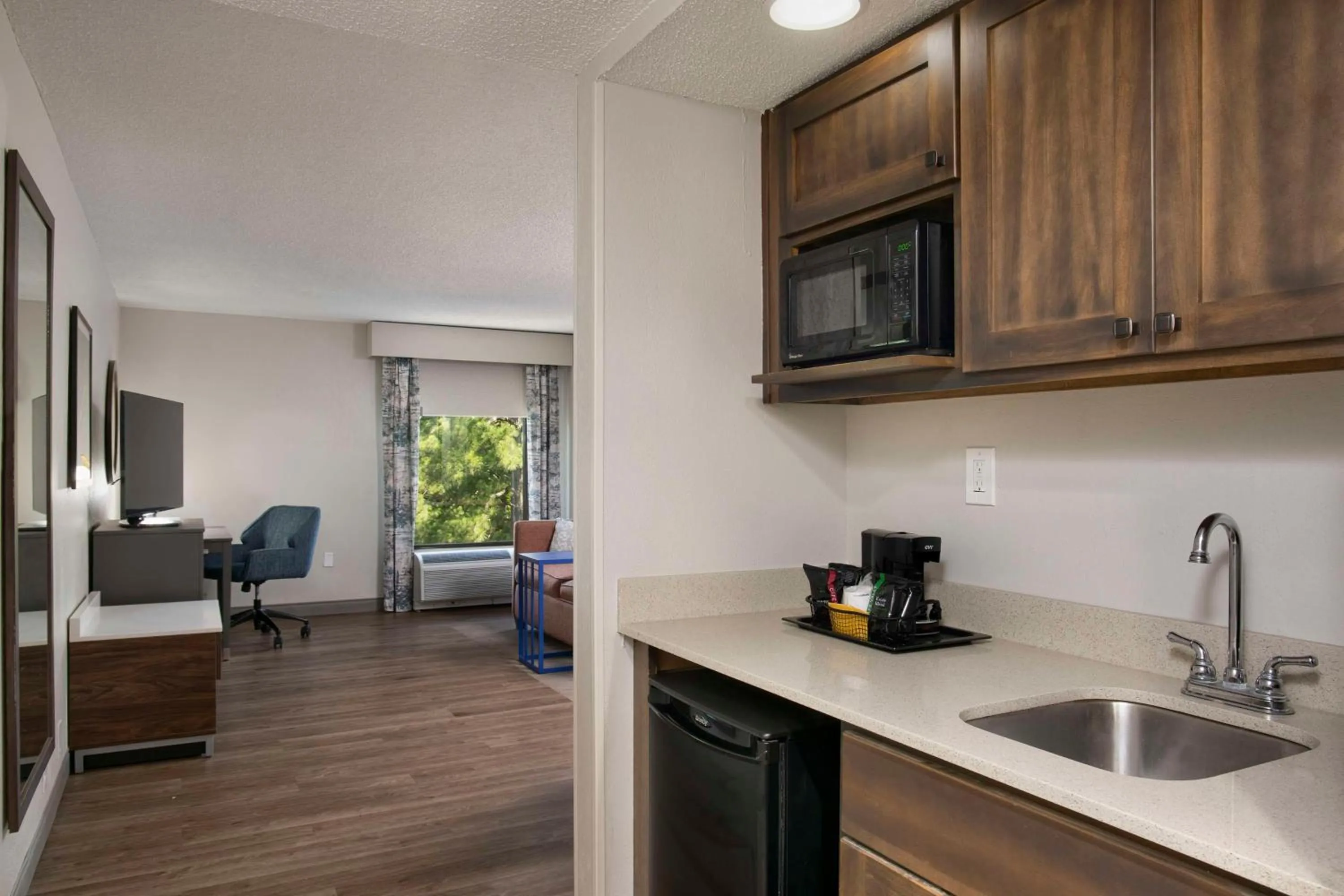 Kitchen or kitchenette in Hampton Inn Northwood