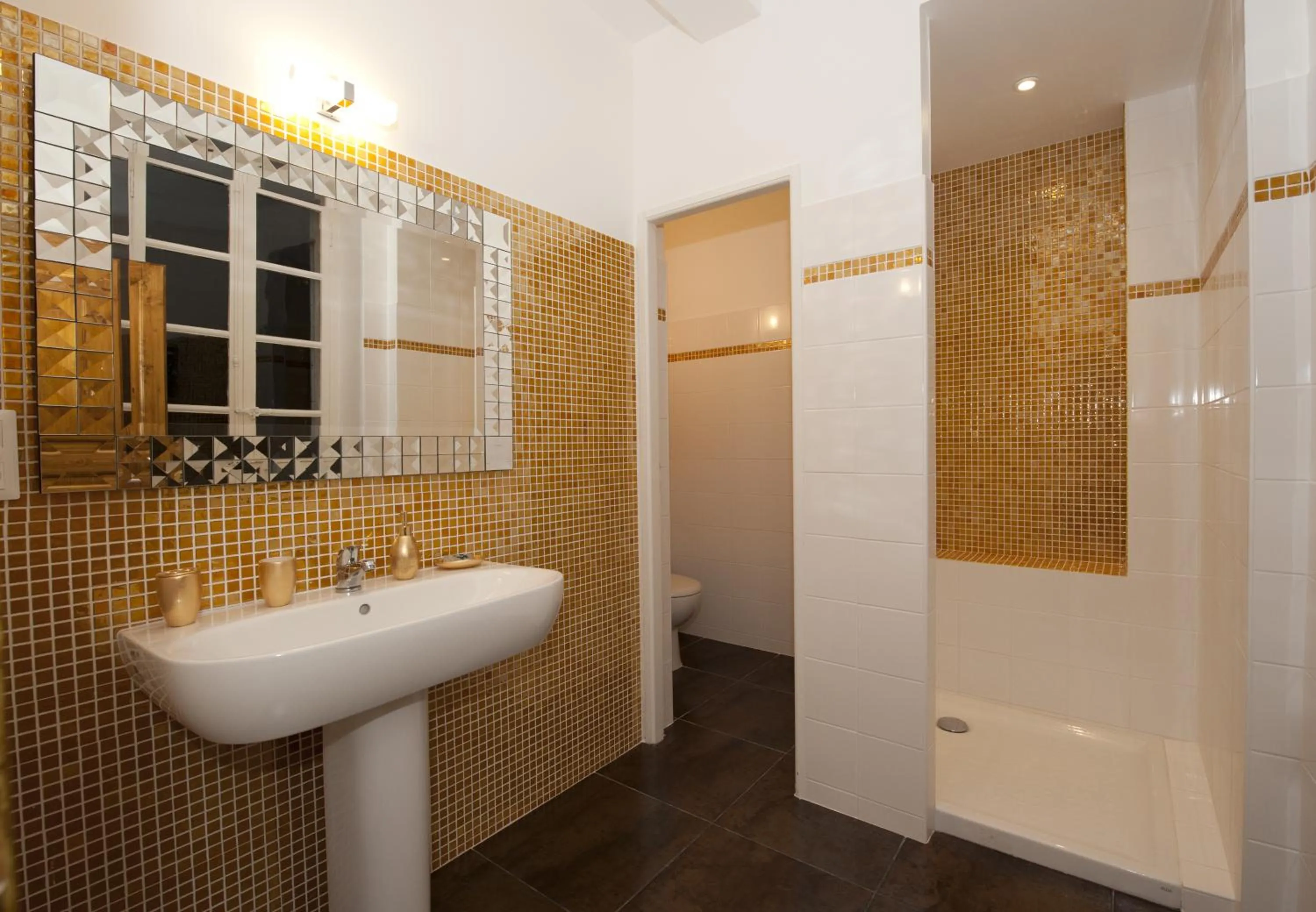 Bathroom in La Maison du Peintre en Provence