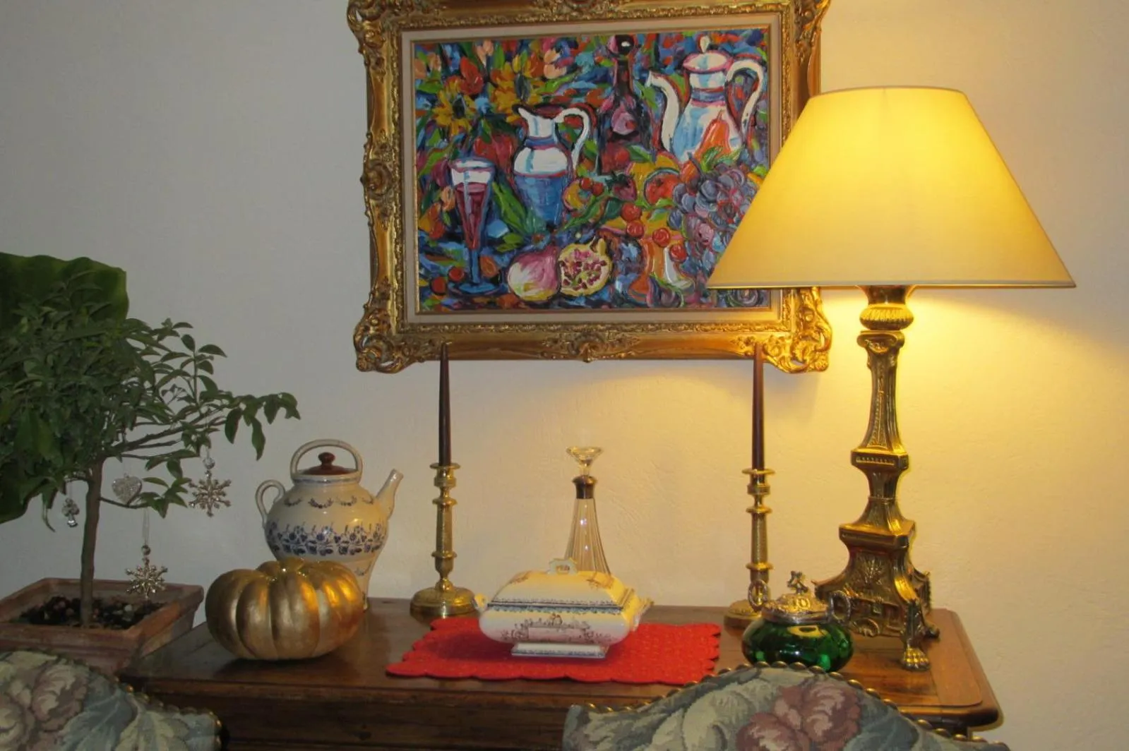 Decorative detail in La Maison du Peintre en Provence