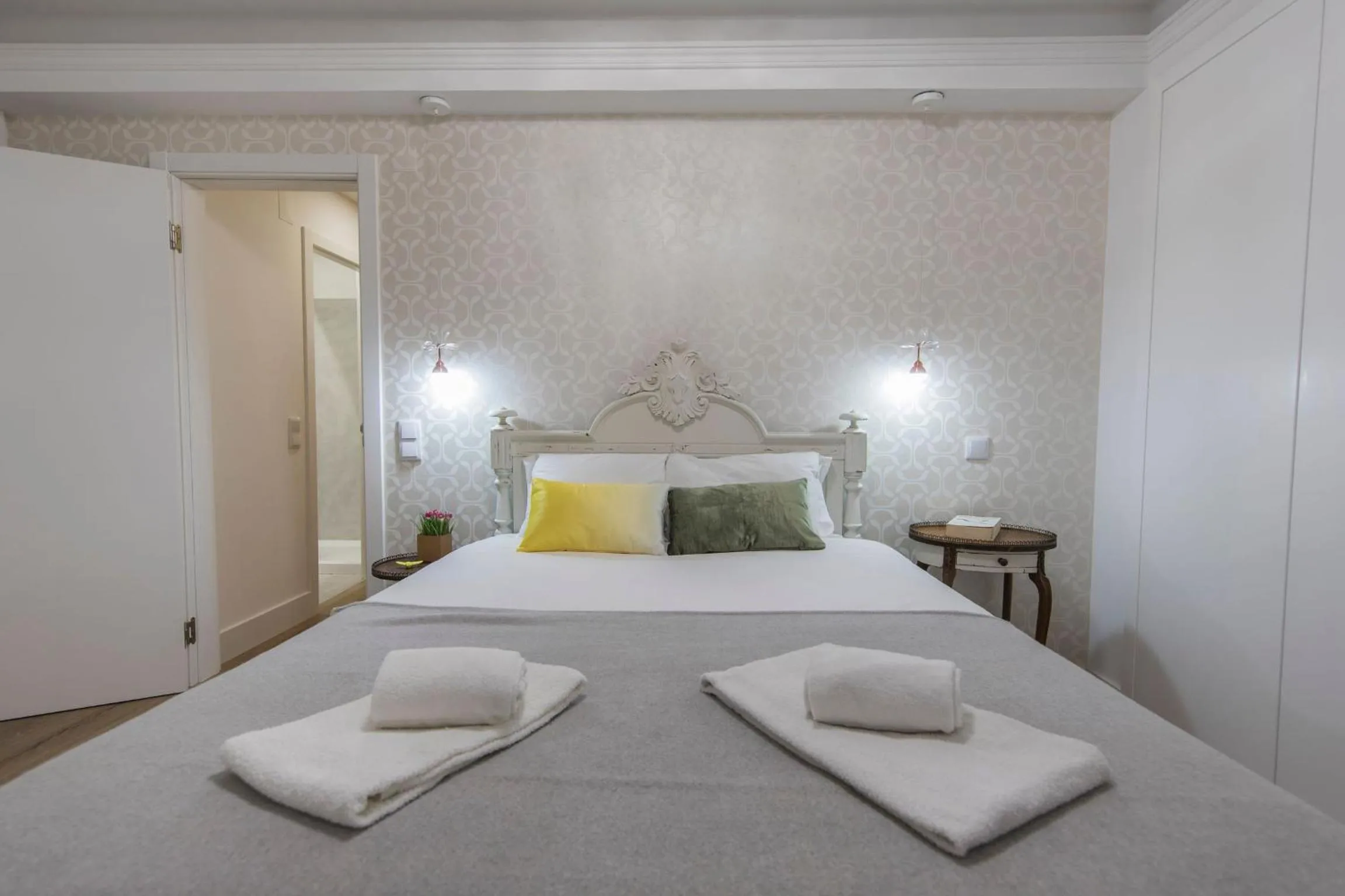LovelyStay - Vintage Flat Near Santa Justa Elevator!
