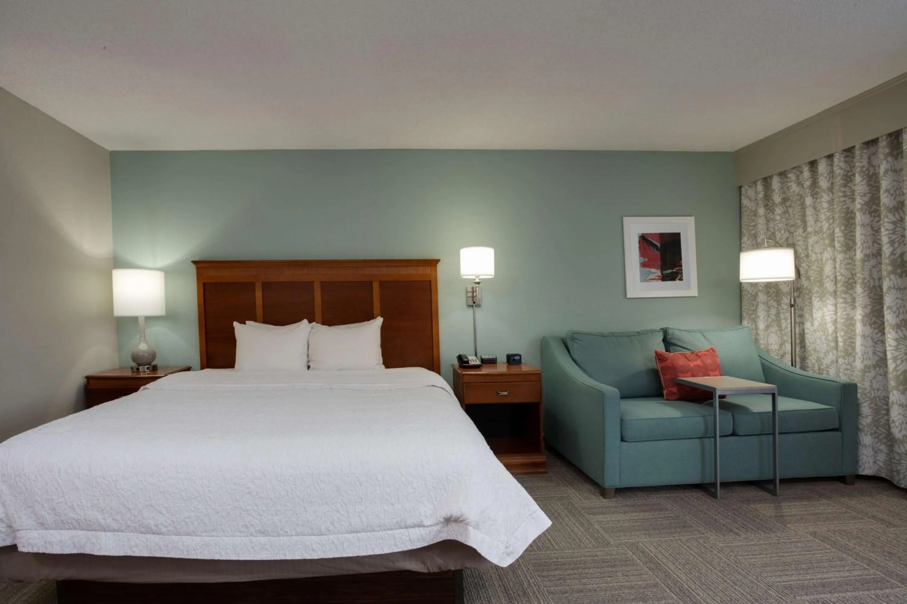 Bed in Hampton Inn Harbourgate