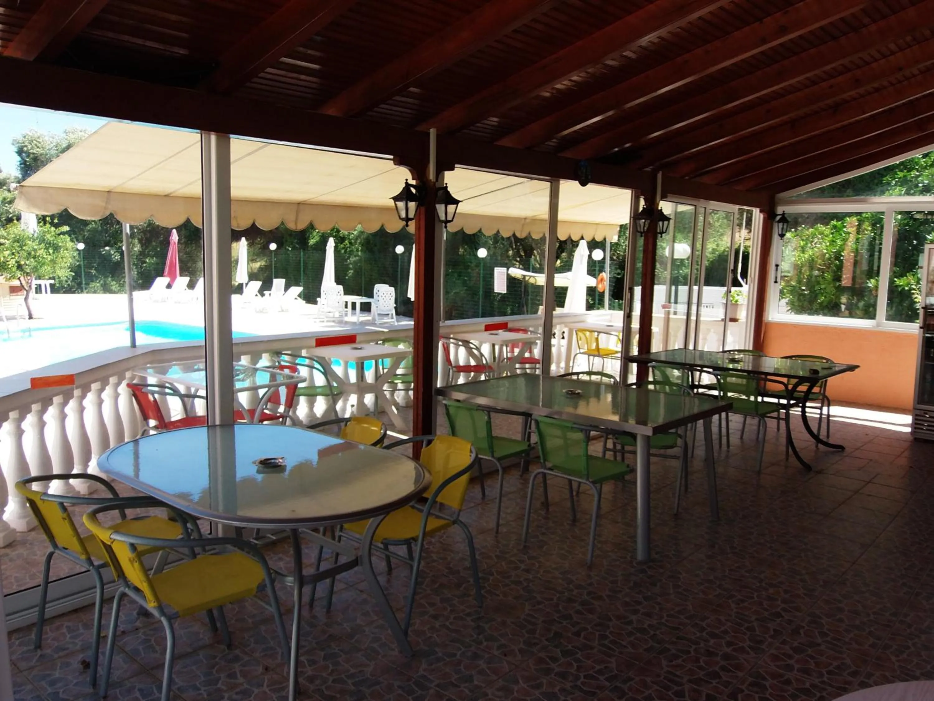 Restaurant/places to eat in Amazona Apartments and Studios