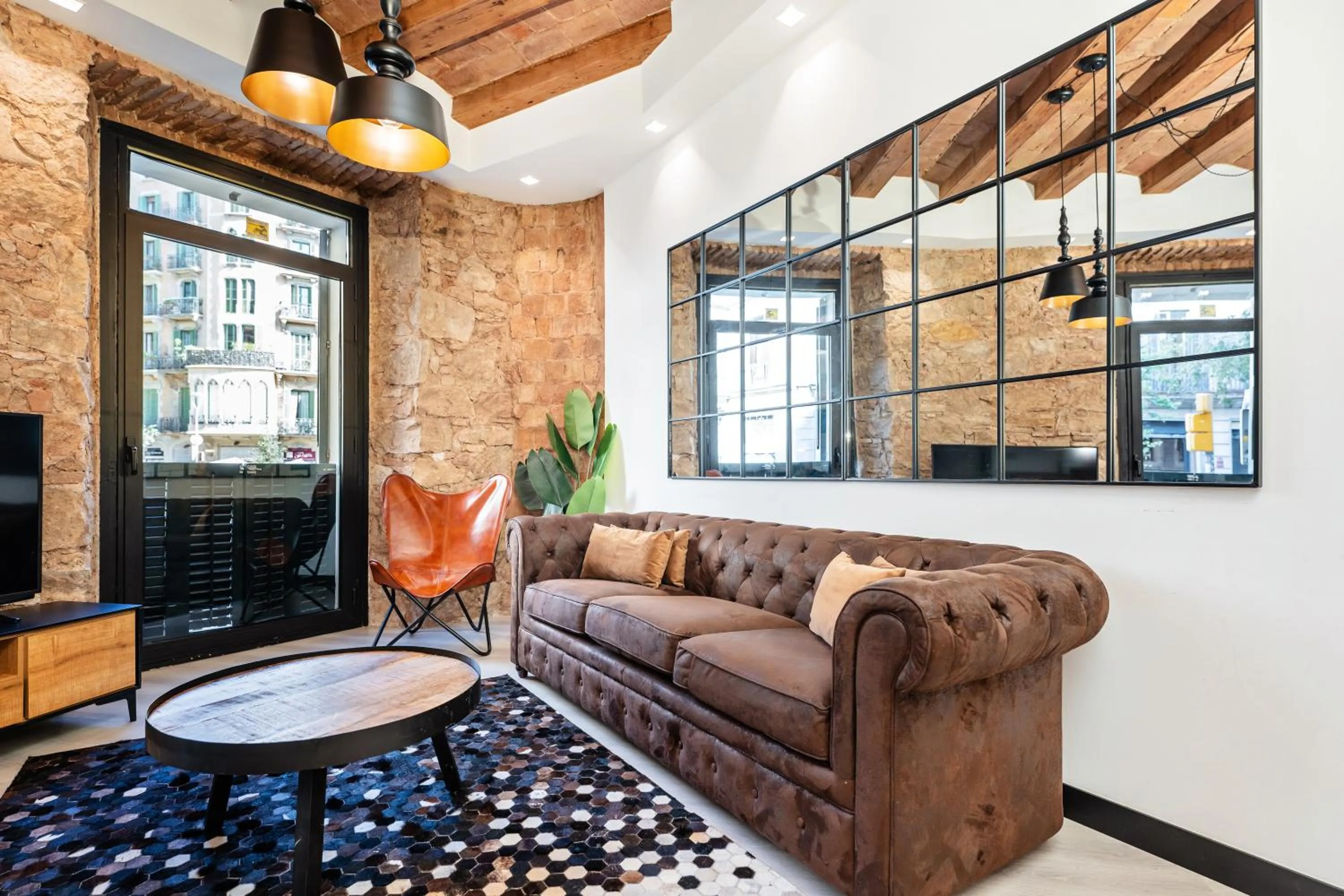 Living room in Midtown Luxury Apartments by Sweett