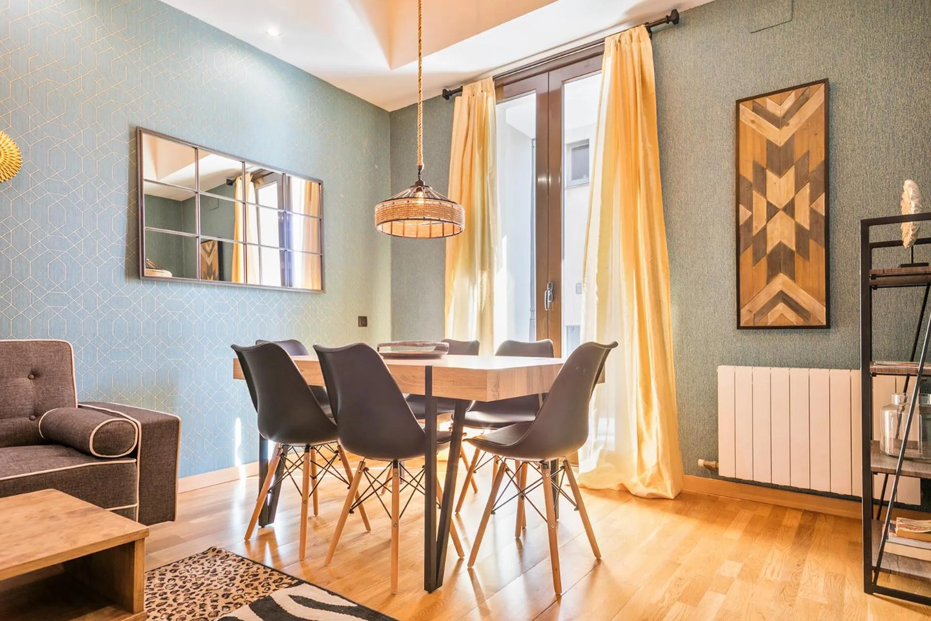 Dining area in Midtown Luxury Apartments by Sweett