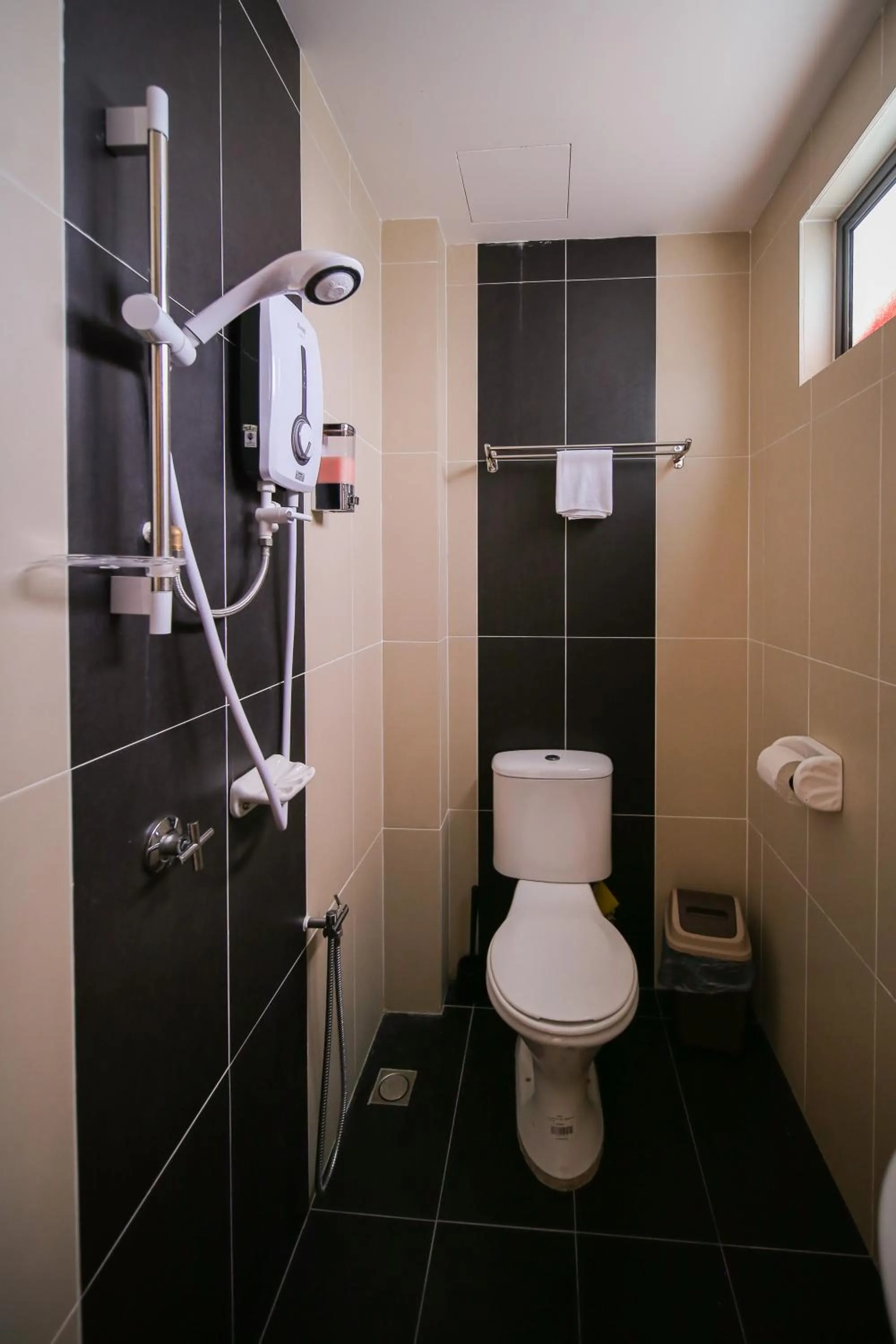Shower in The Best Hotel in Bayan Lepas - THE LOV PENANG