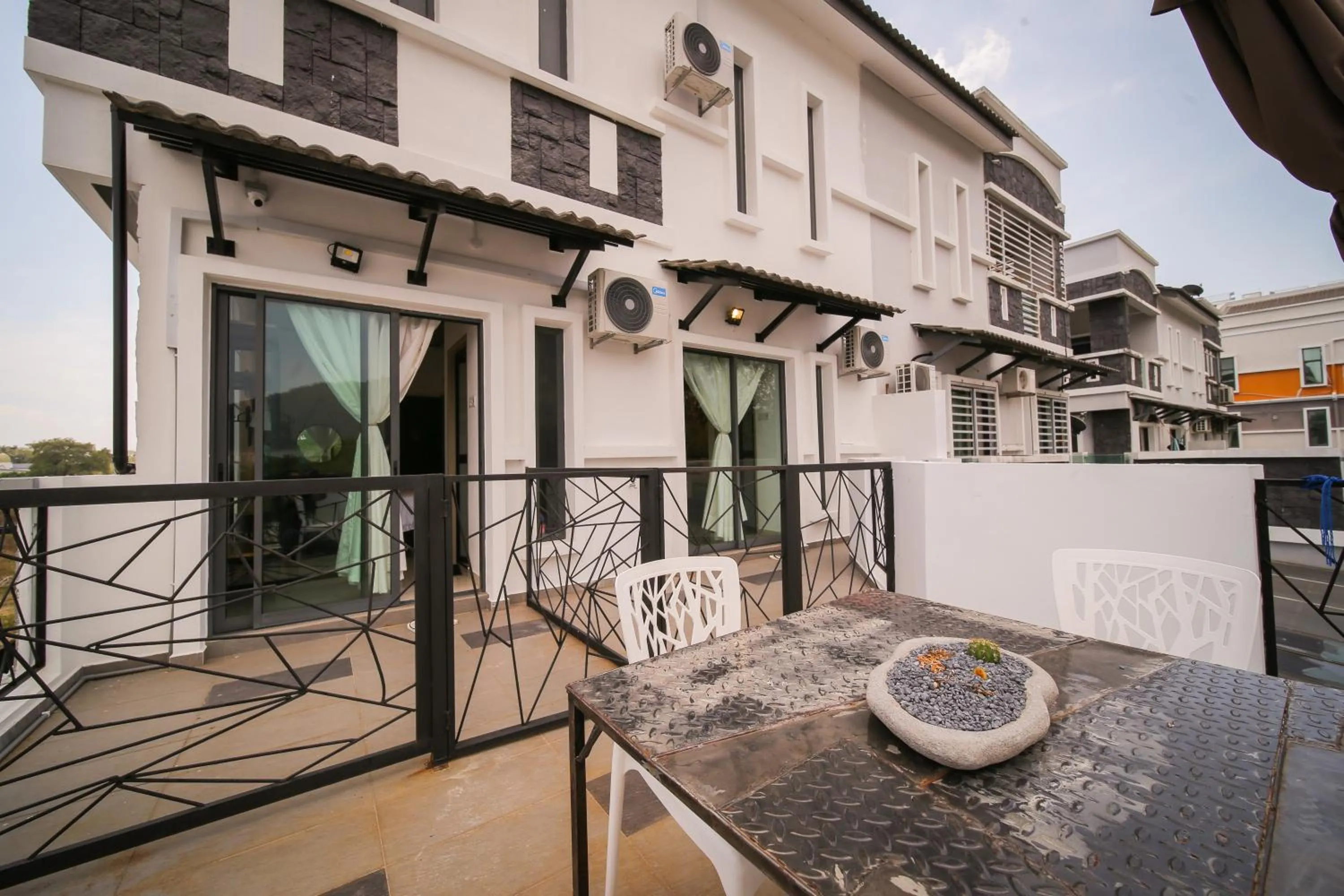 The Best Hotel in Bayan Lepas - THE LOV PENANG