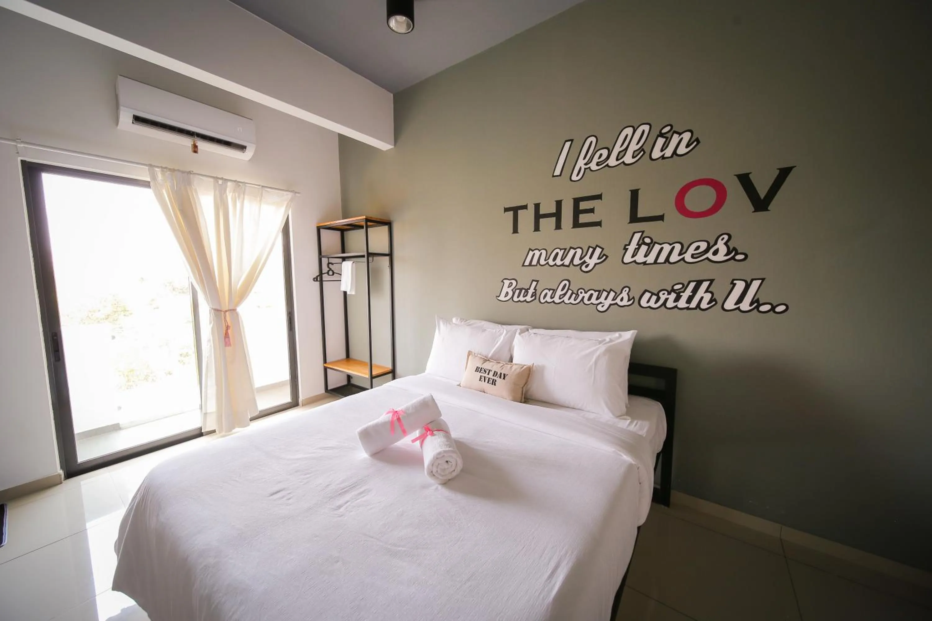 Bed in The Best Hotel in Bayan Lepas - THE LOV PENANG