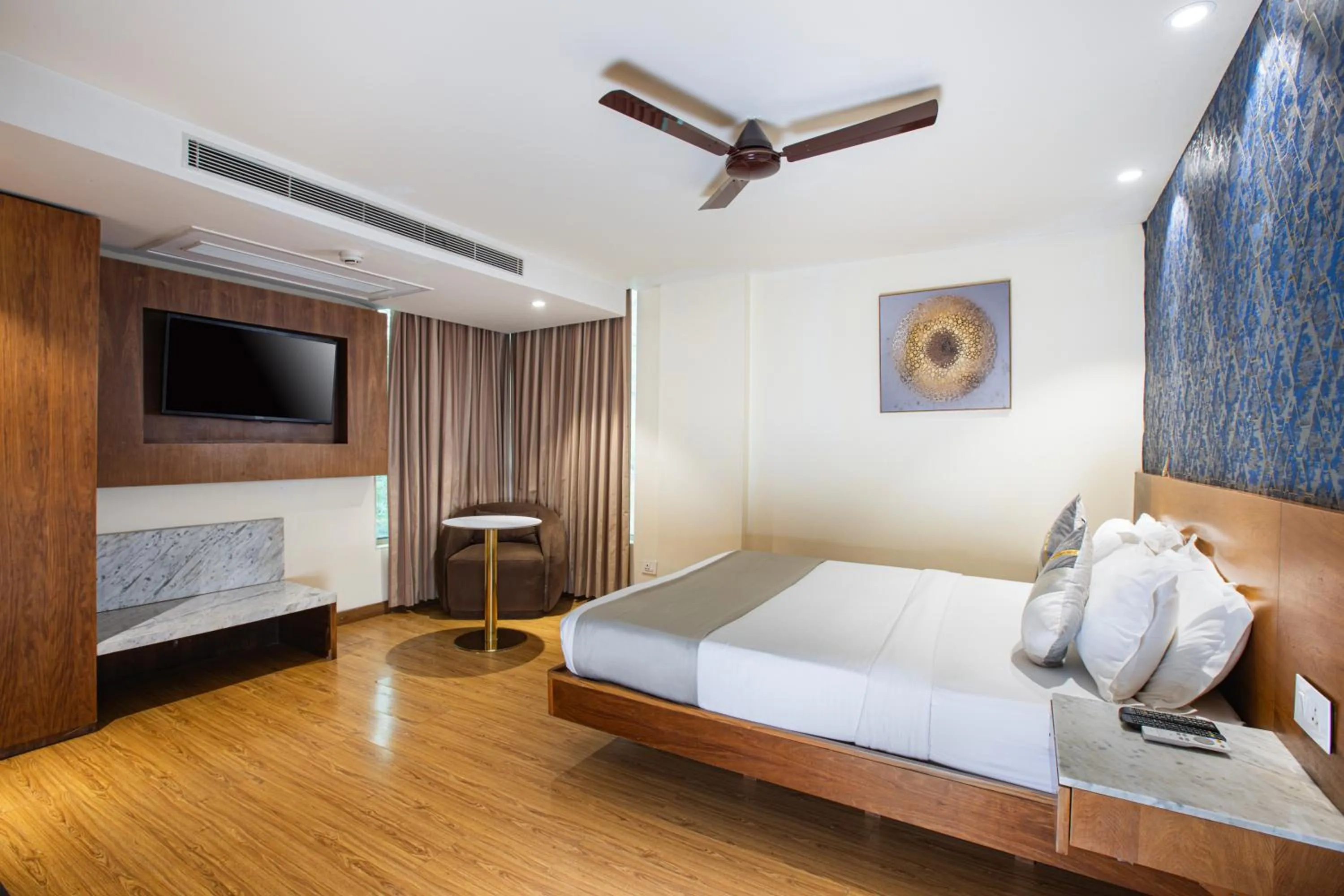 Communal lounge/ TV room, Bed in The Orion Plaza - Nehru Place