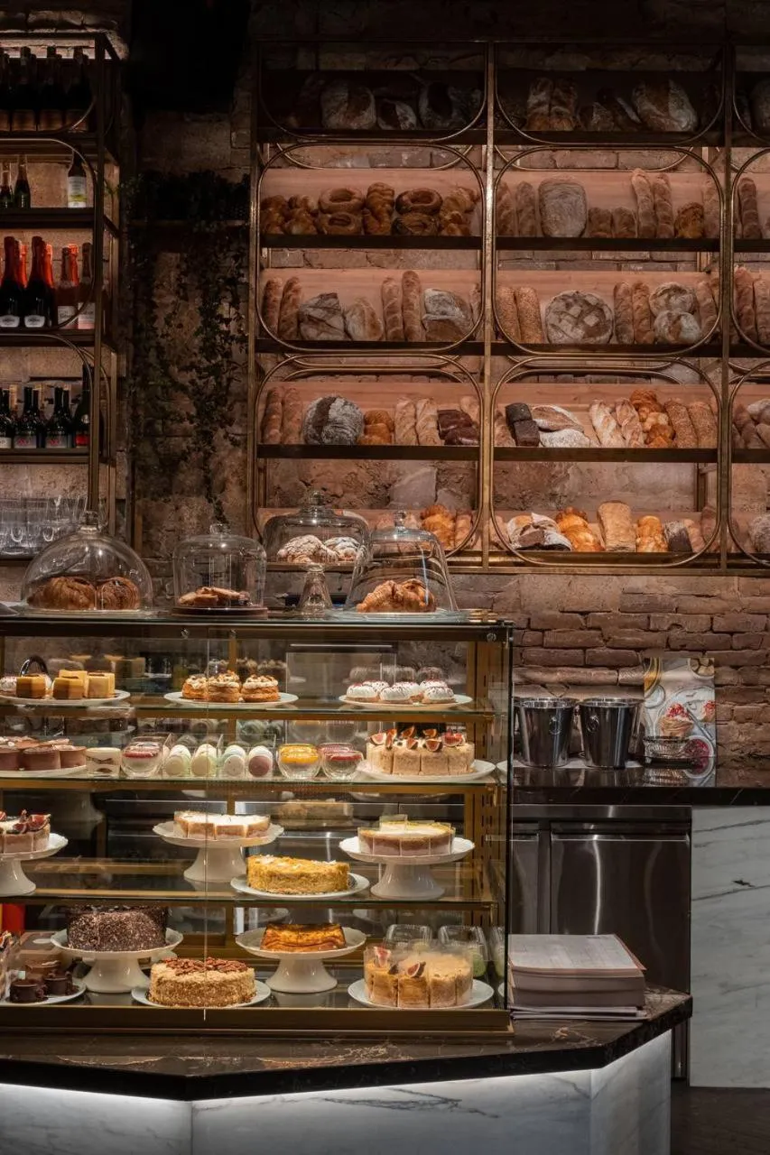 Restaurant/places to eat in Hotel Donald