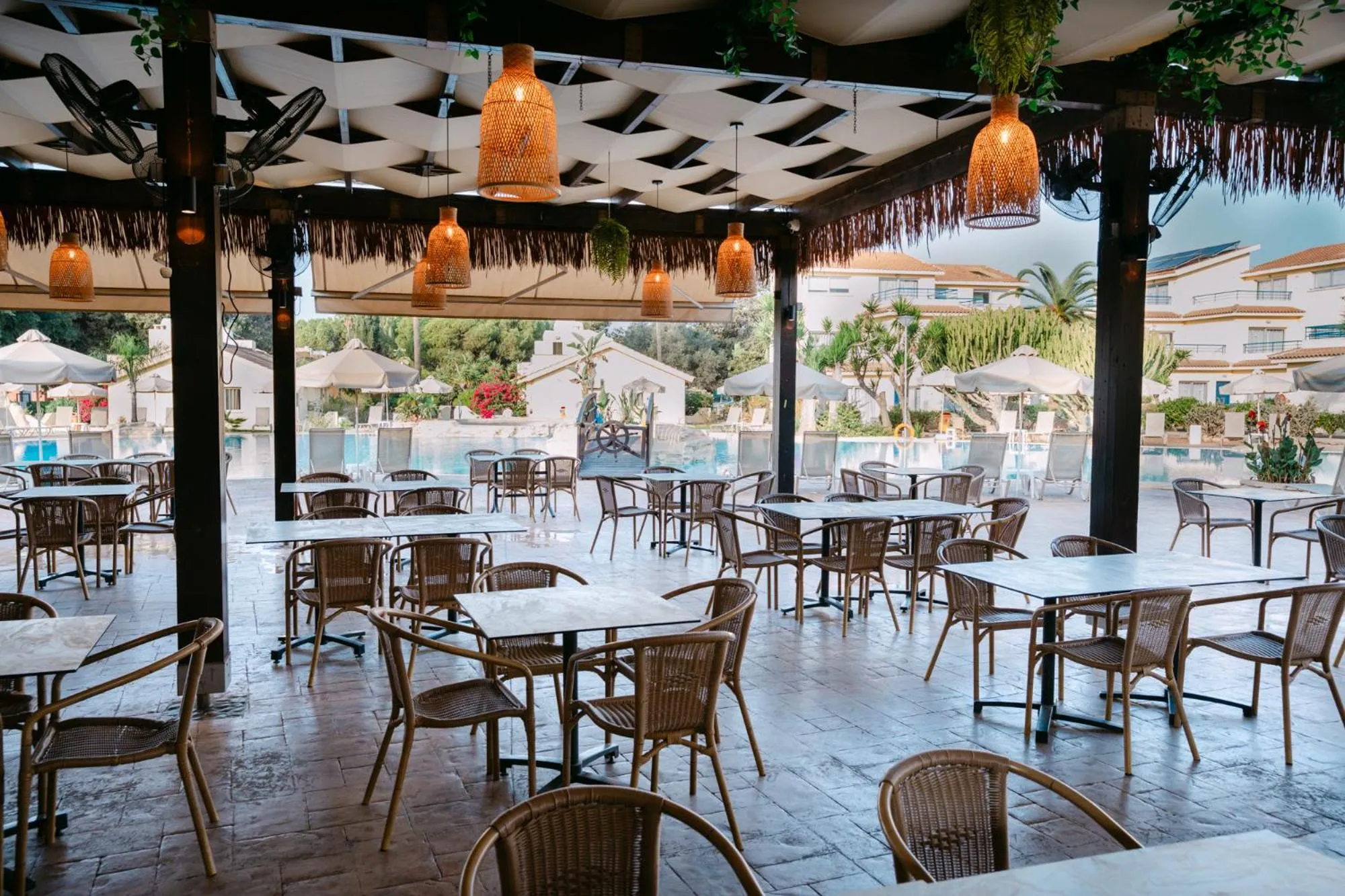 Restaurant/places to eat in Makronisos Village