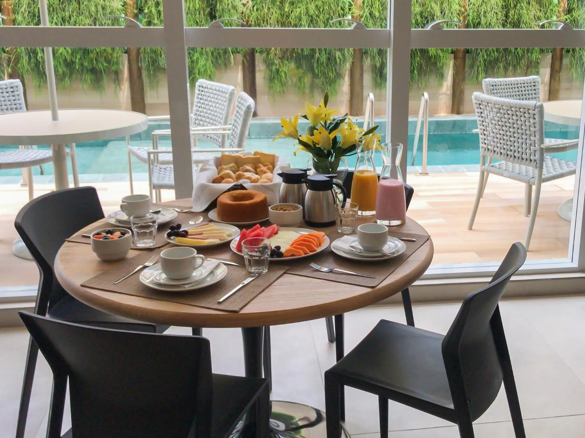 Restaurant/places to eat in Flix Hotel