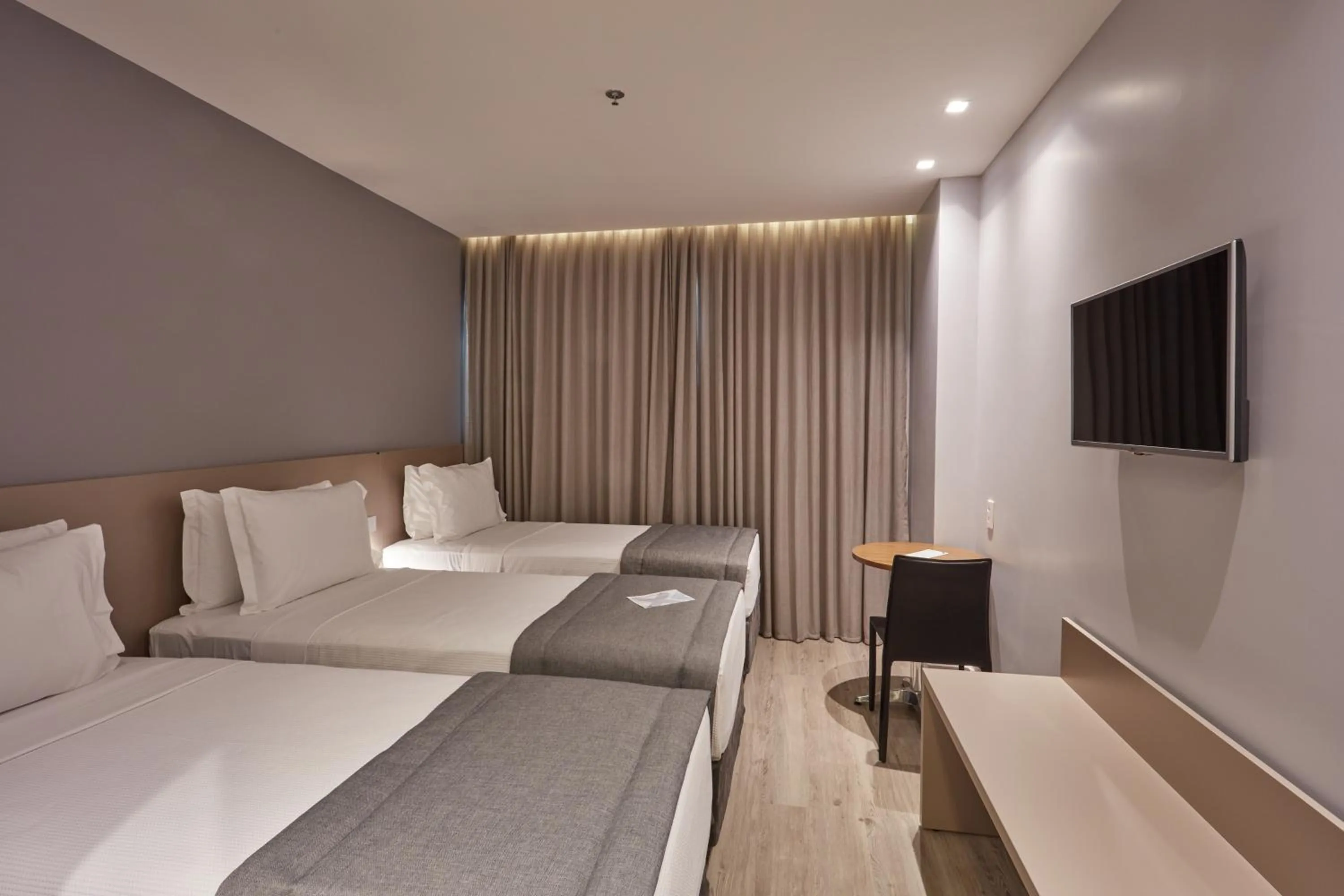 Bedroom, Bed in Flix Hotel