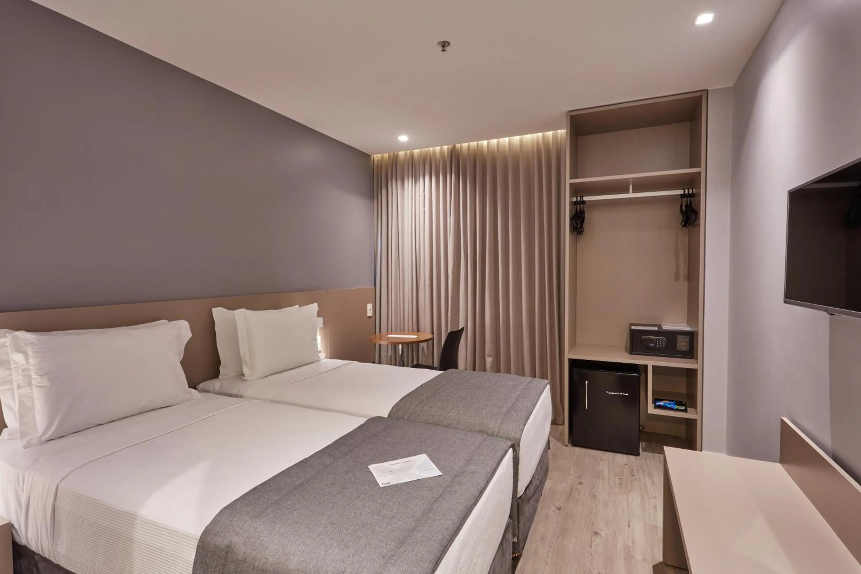 Bedroom, Bed in Flix Hotel