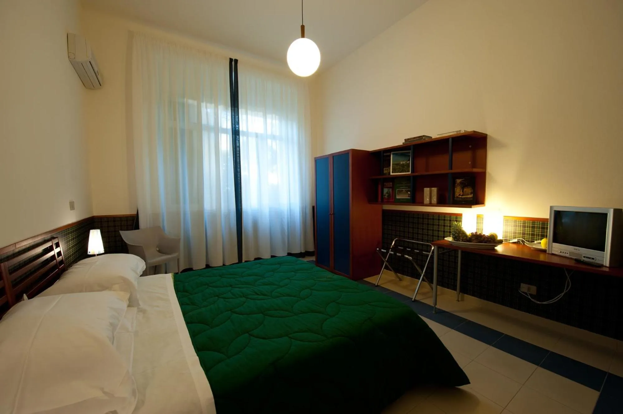 Bed in Hotel Villa Sturzo