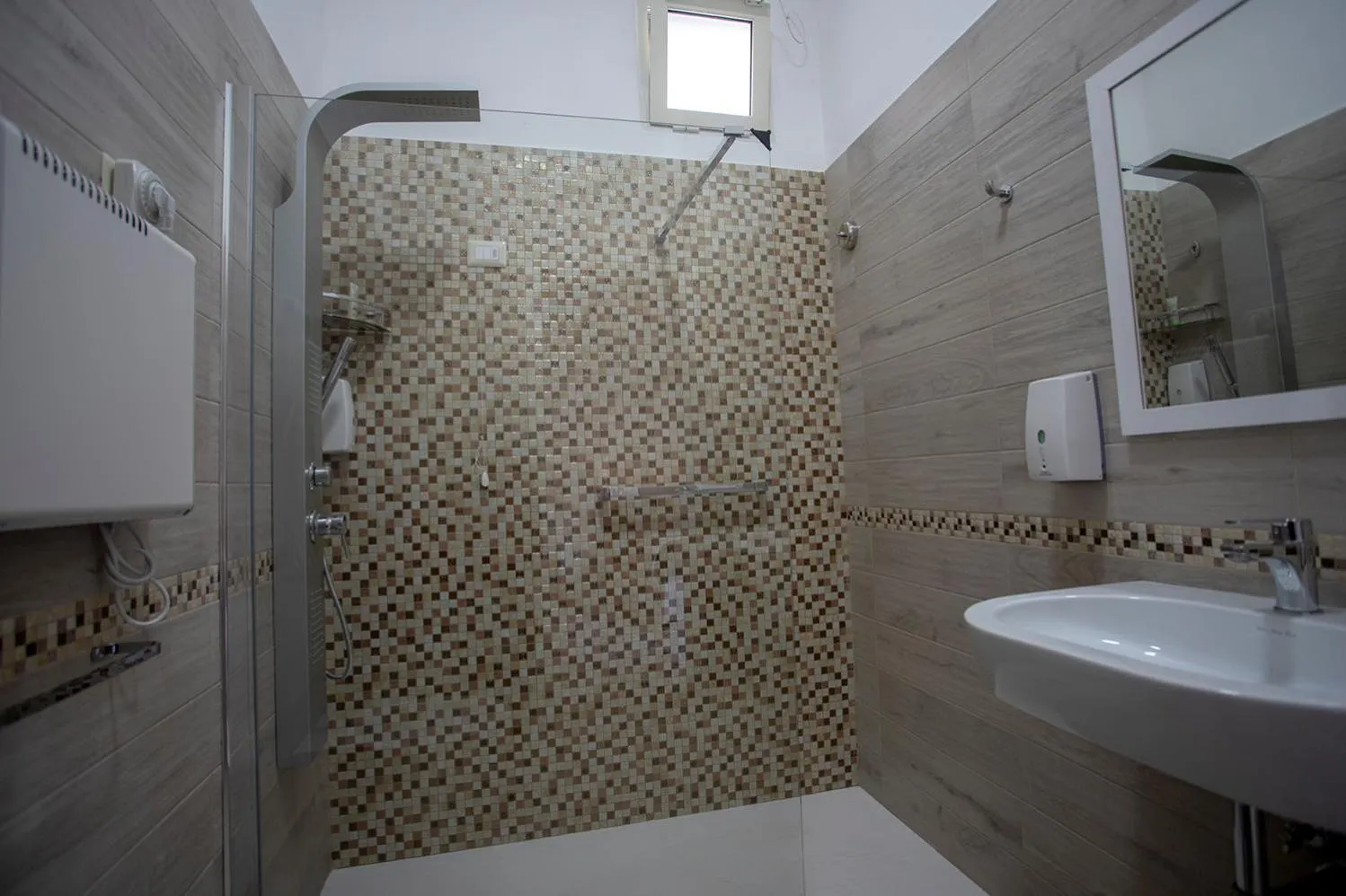 Shower in Agorà Mura Greche B&b