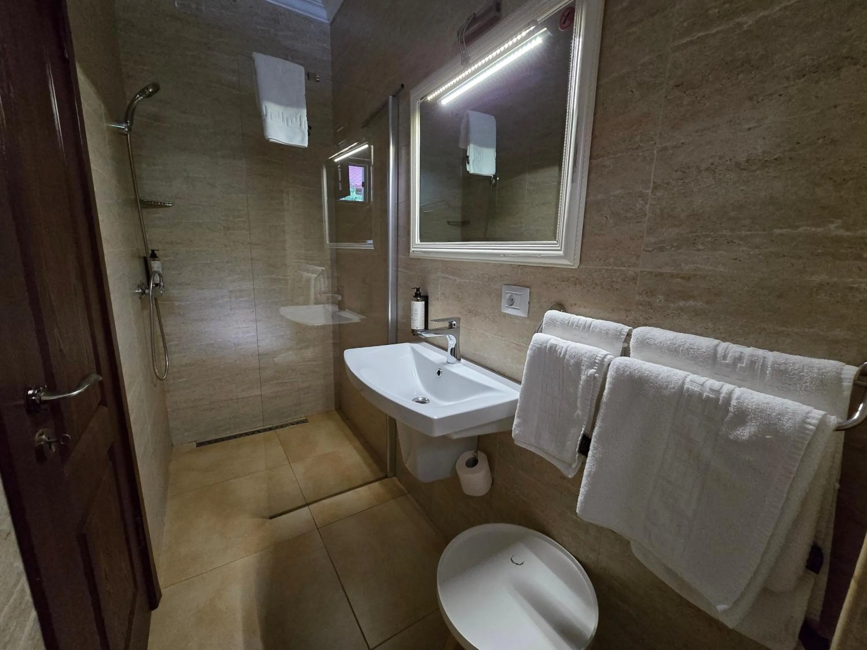 Bathroom in Poet Palace Bucharest