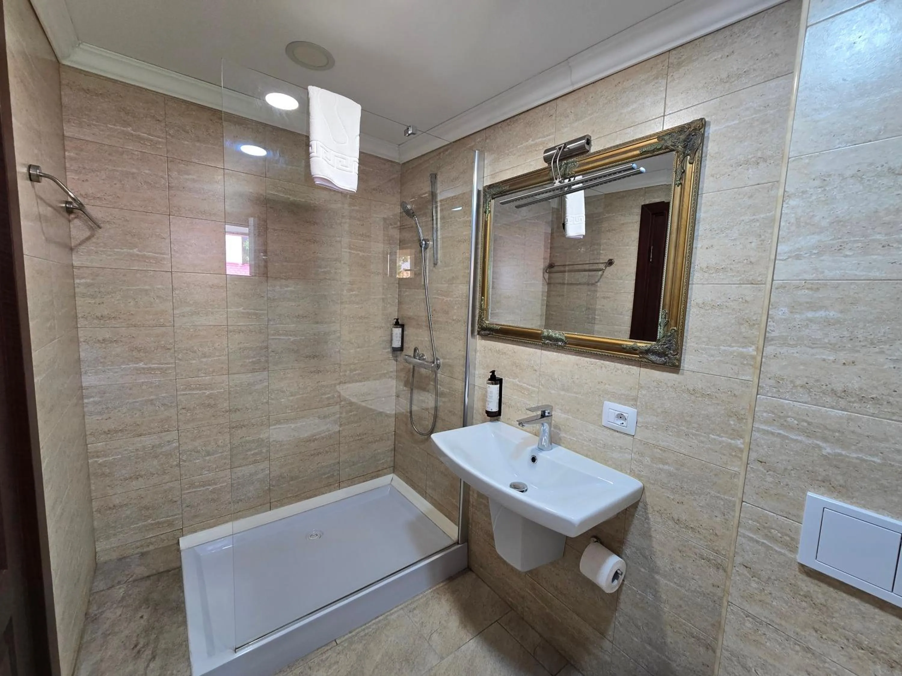 Bathroom in Poet Palace Bucharest