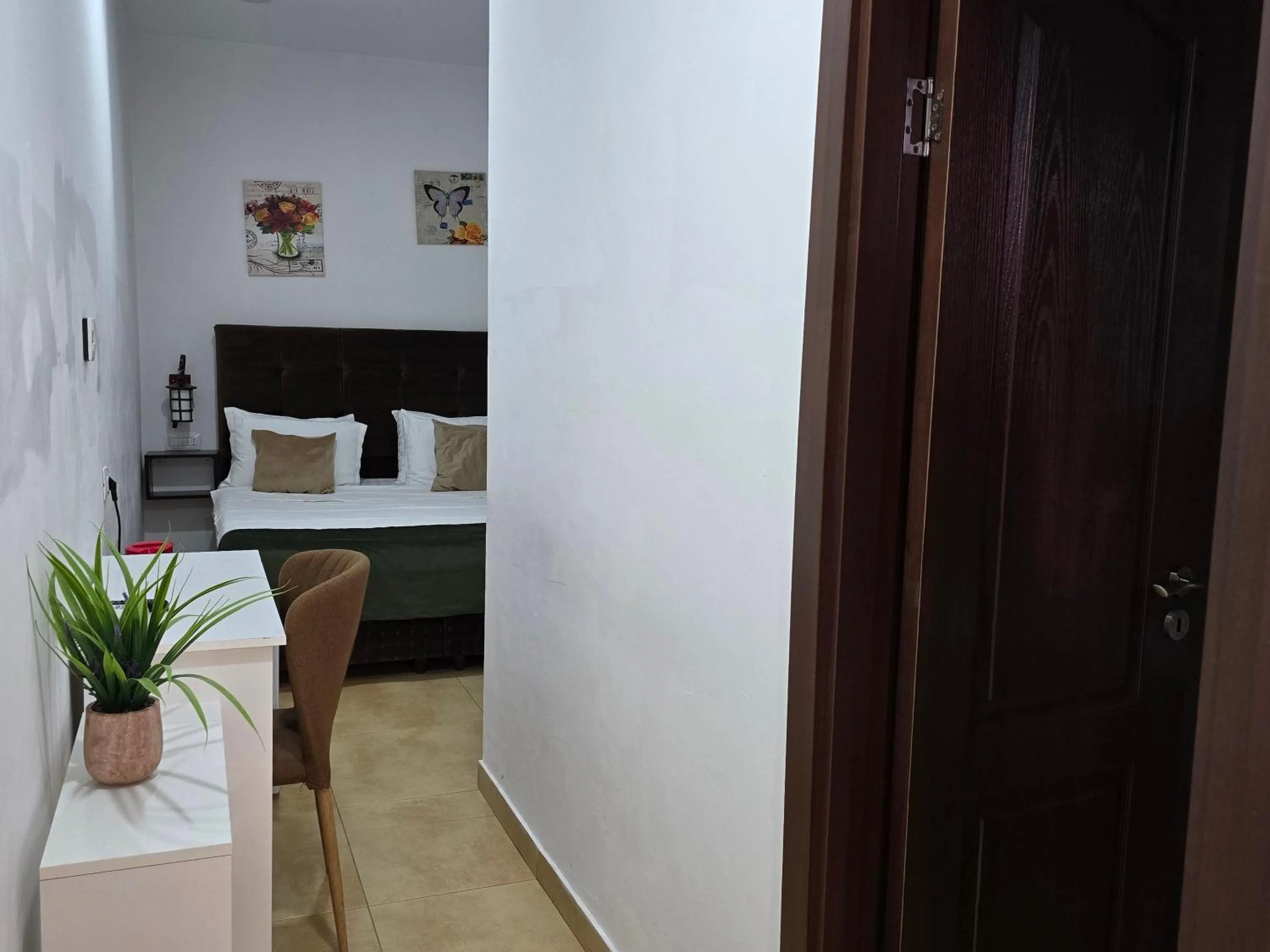 Photo of the whole room, Bed in Poet Palace Bucharest