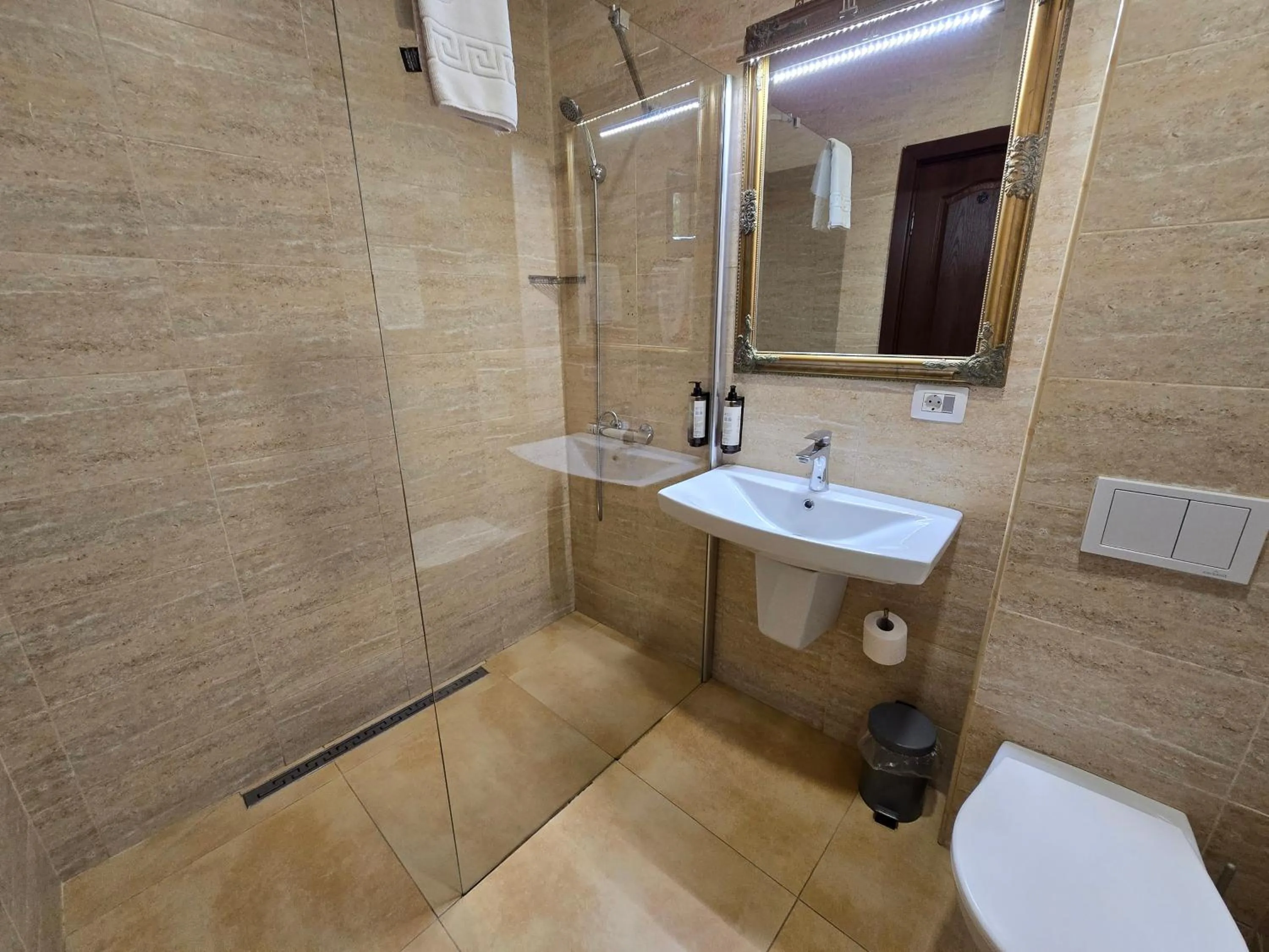 Bathroom in Poet Palace Bucharest