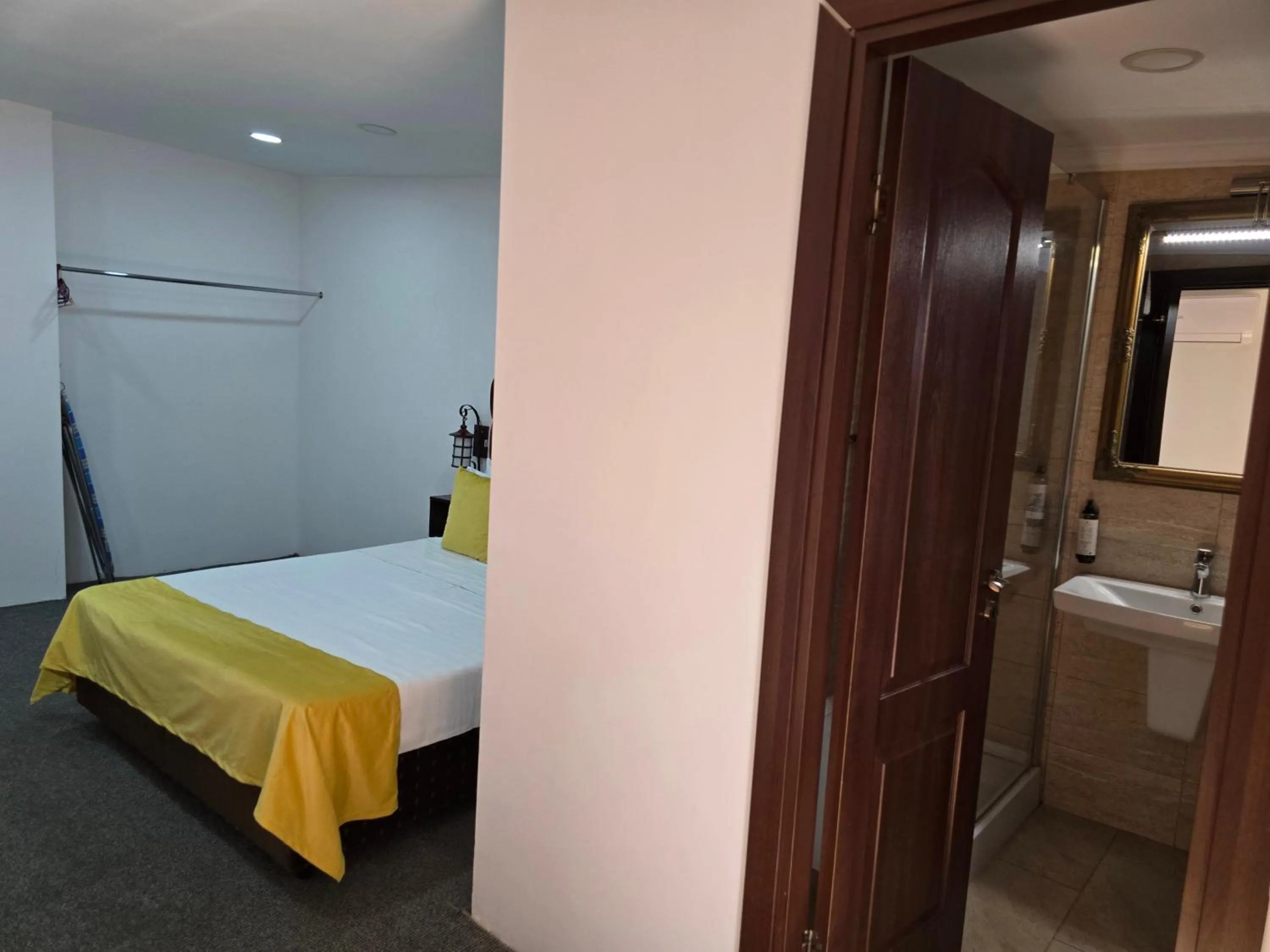 Photo of the whole room, Bed in Poet Palace Bucharest