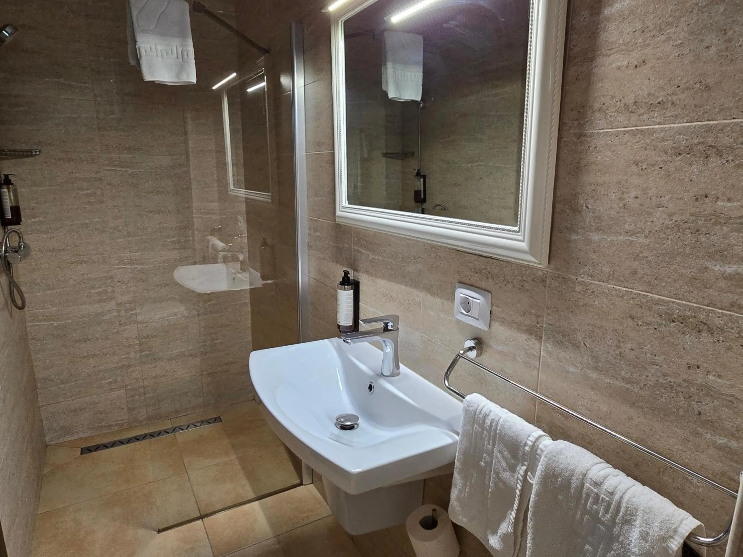 Bathroom in Poet Palace Bucharest